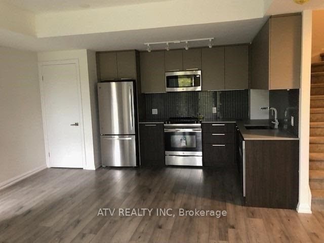 10 Brin Drive TH17, Toronto, ON M8X 0B3 photo 3