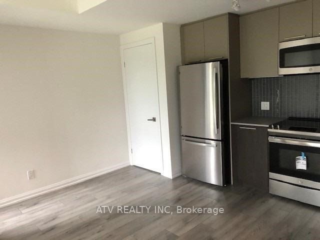 10 Brin Drive TH17, Toronto, ON M8X 0B3 photo 4