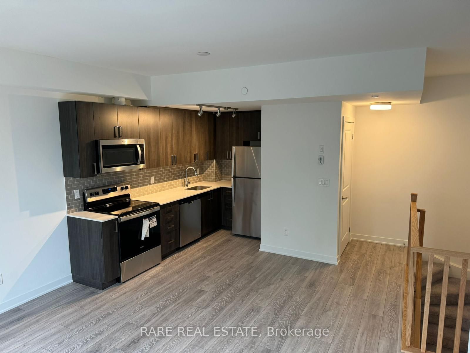 4045 Hickory Drive 15, Mississauga, ON L4W 0G6 photo 2