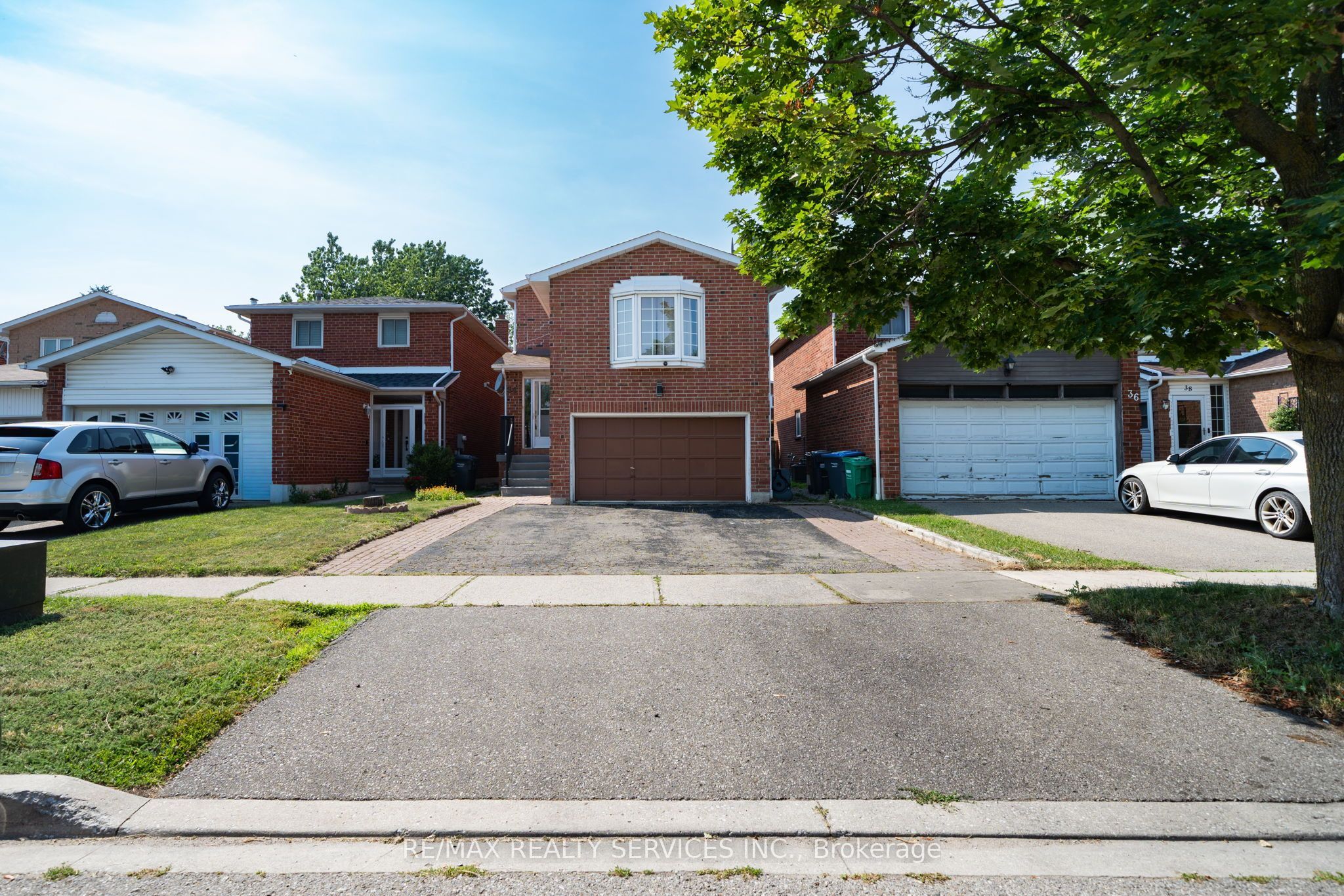 34 Clarridge Court, Brampton, ON L6X 3N5