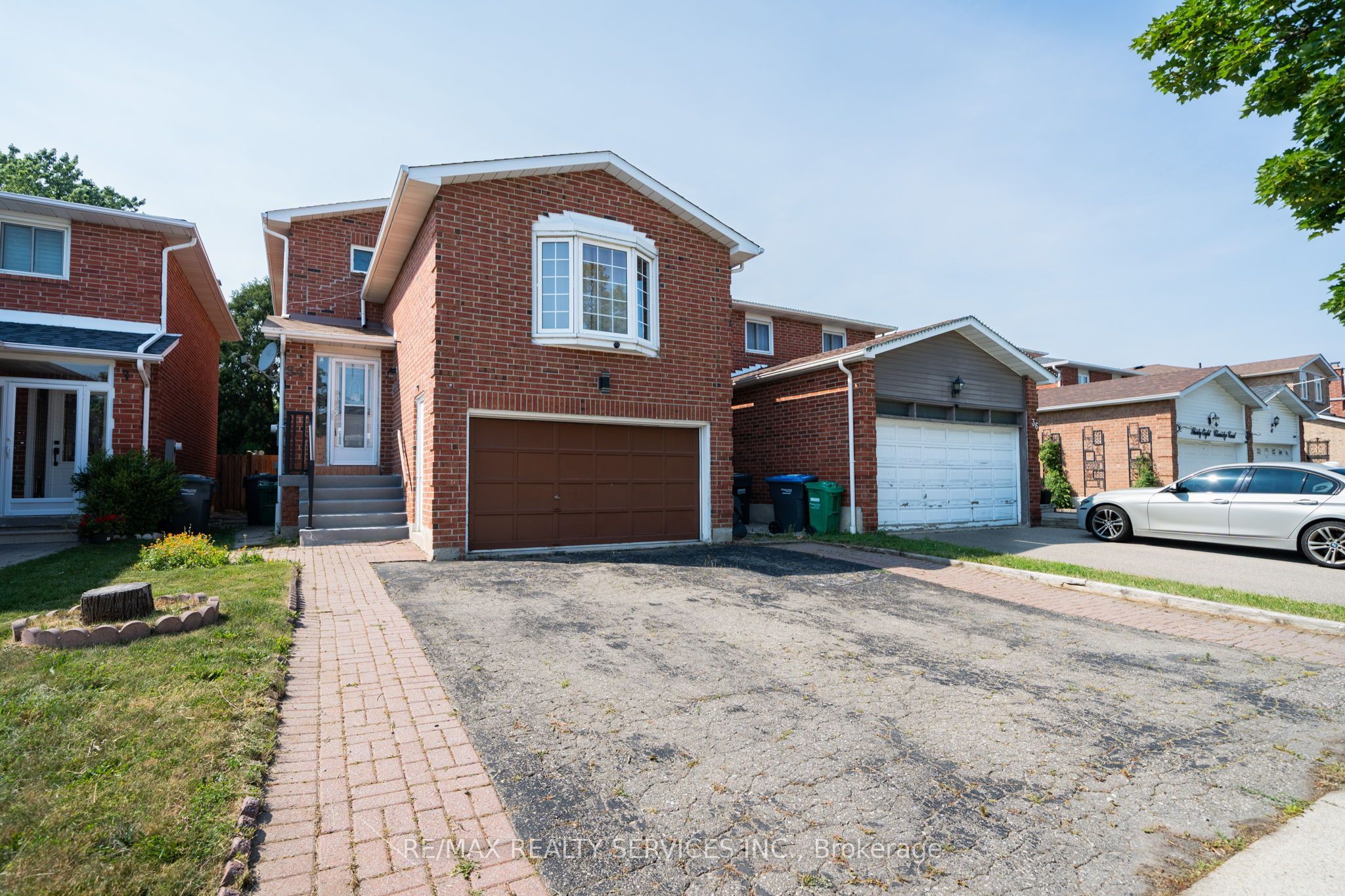 34 Clarridge Court, Brampton, ON L6X 3N5 photo 3