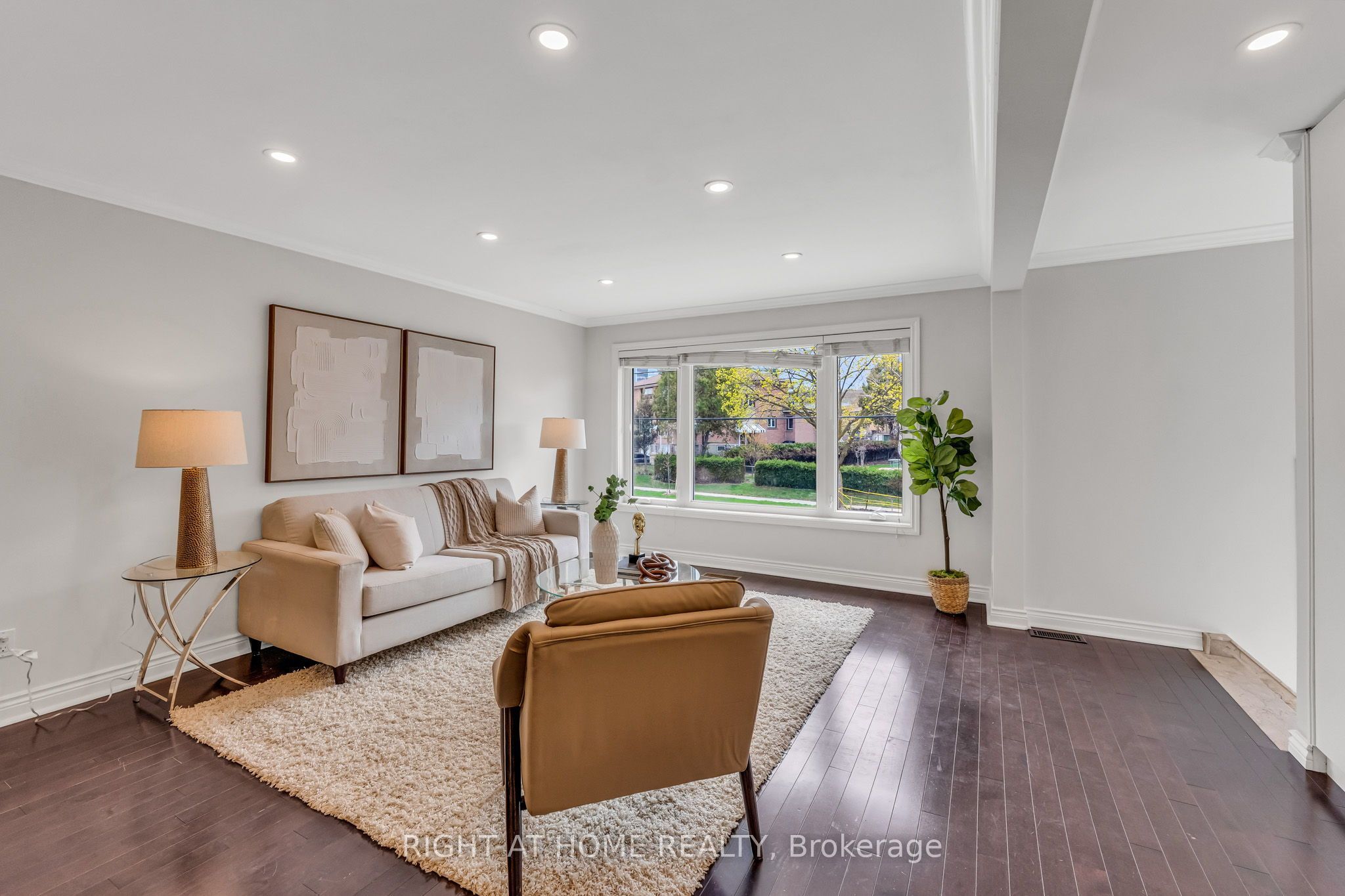 110 Victory Drive, Toronto, ON M3M 2J8 photo 2