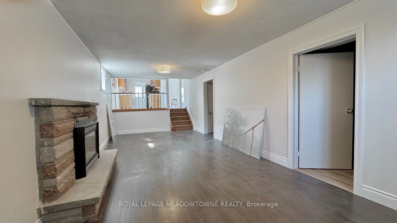 739 Consort Crescent, Mississauga, ON L5C 1J8 photo 3