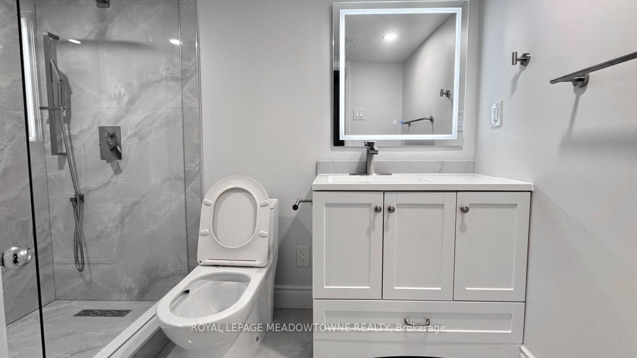 739 Consort Crescent, Mississauga, ON L5C 1J8 photo 5