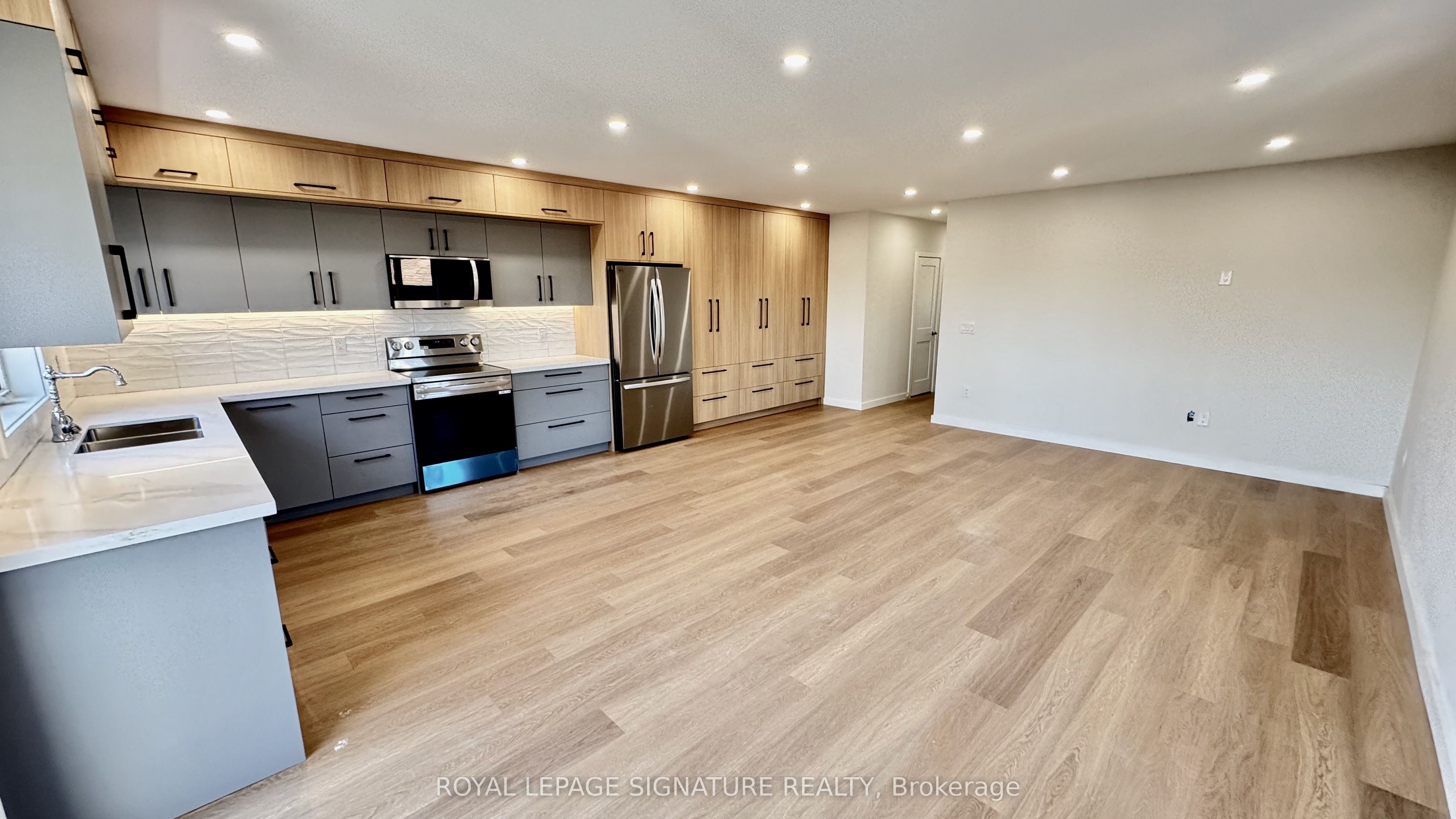 981 Glencairn Avenue 2, Toronto, ON M6B 2A8 photo 4