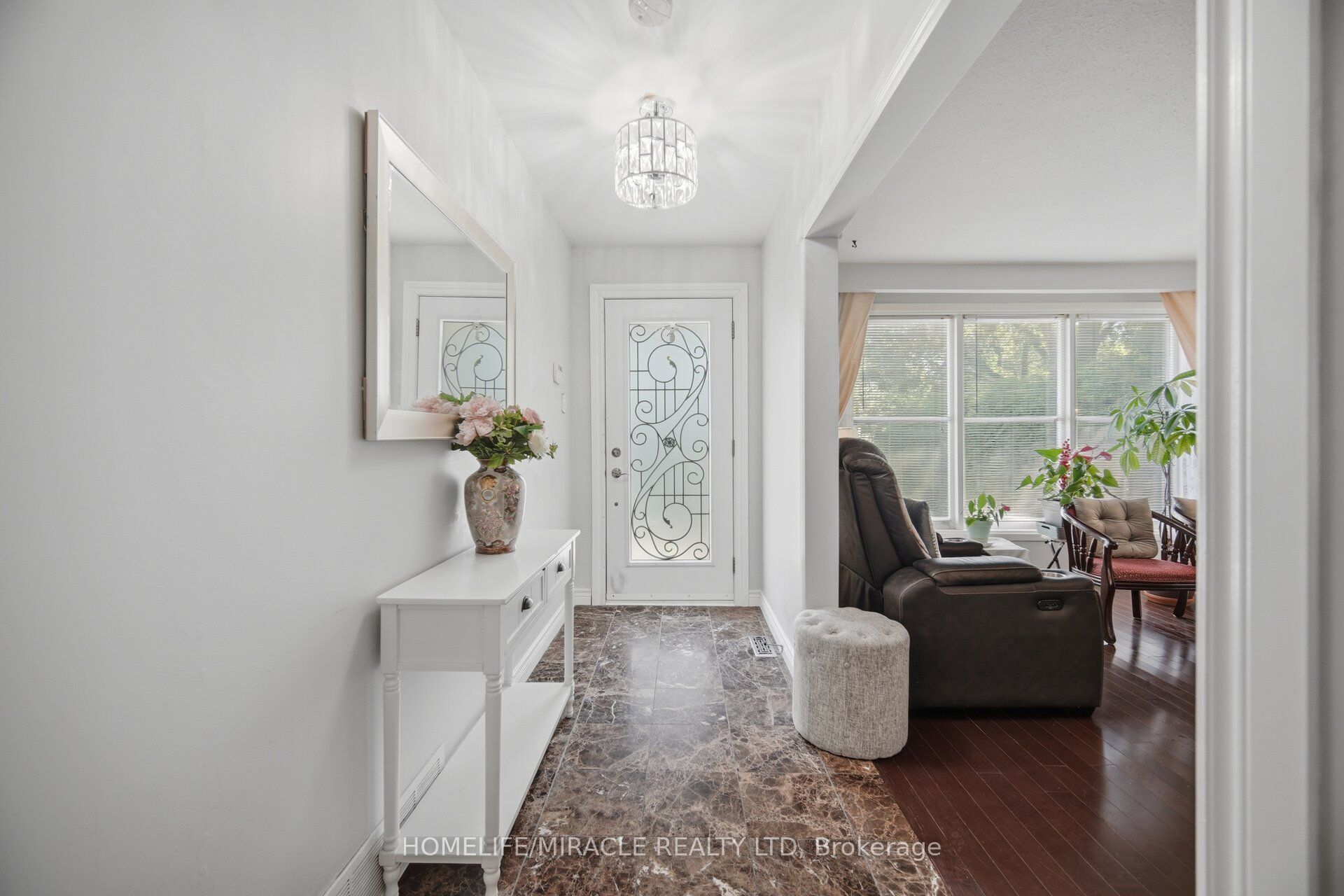 25 Furness Crescent, Toronto, ON M9V 3T9 photo 4