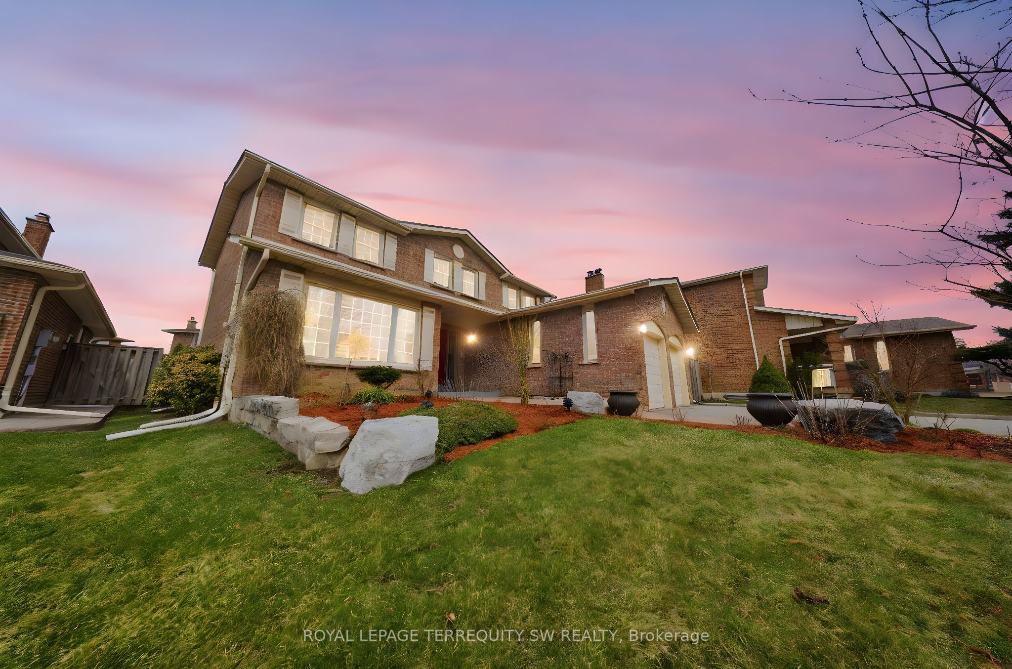 1169 Carlo Court, Mississauga, ON L4W 3N6 photo 2