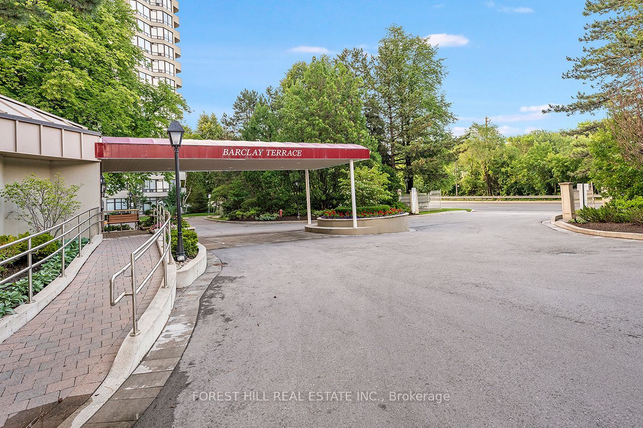 1300 Islington Avenue 2208, Toronto, ON M9A 5C4 photo 2