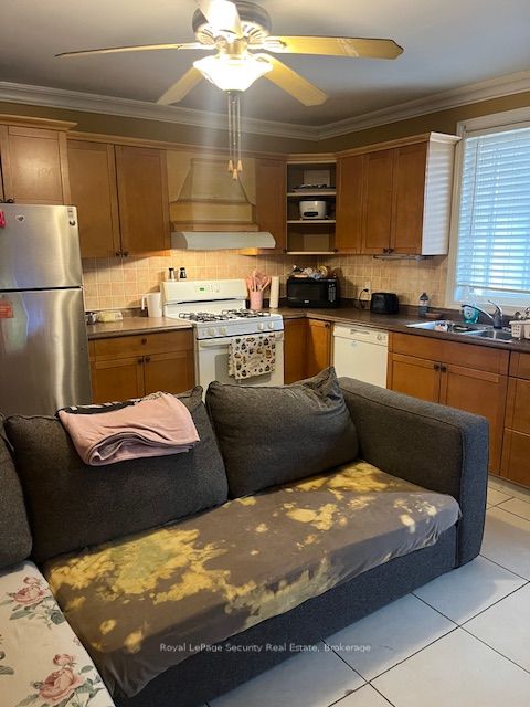 627 Caledonia Road, Toronto, ON M6E 4V7 photo 3