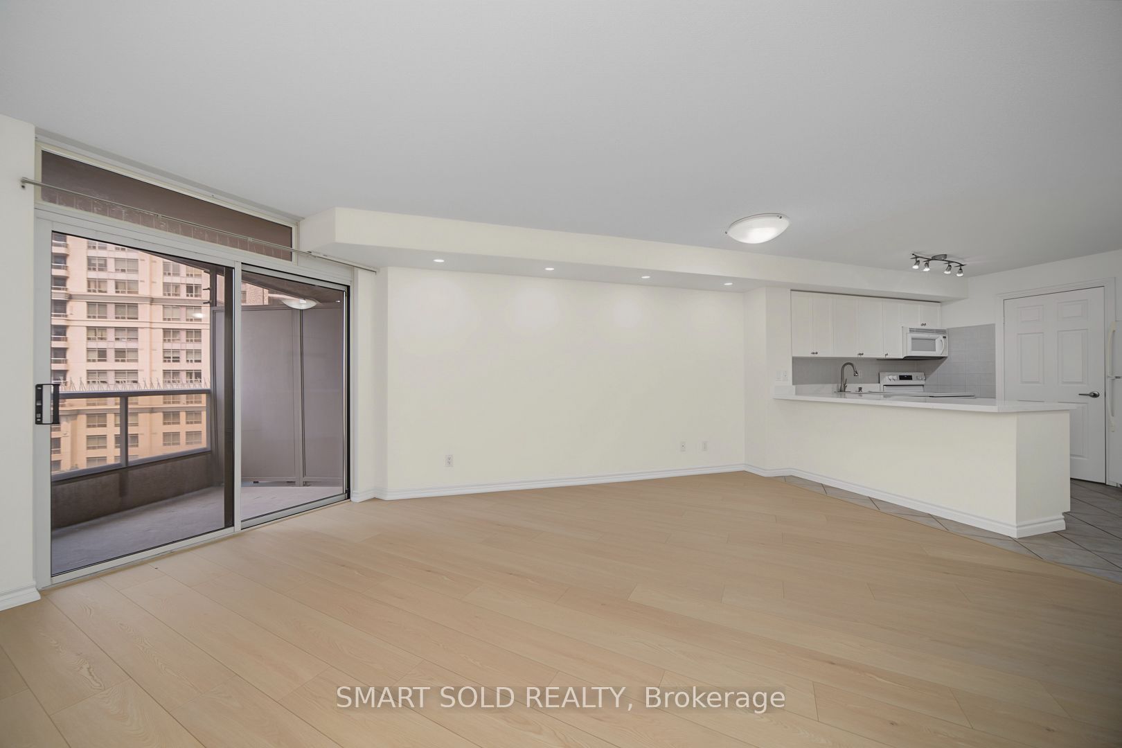 3880 Duke Of York Boulevard 801, Mississauga, ON L5B 4M7 photo 4