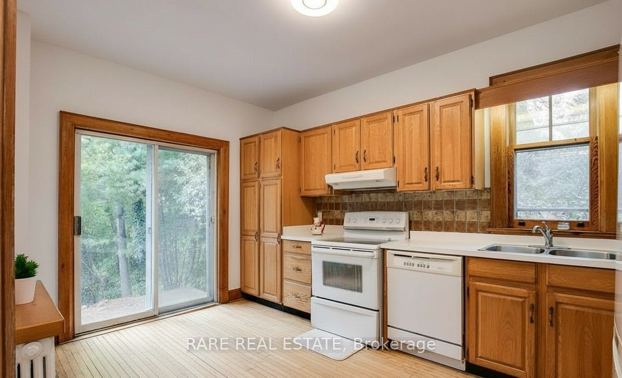 224 ELLIS Avenue, Toronto, ON M6S 2X2 photo 5