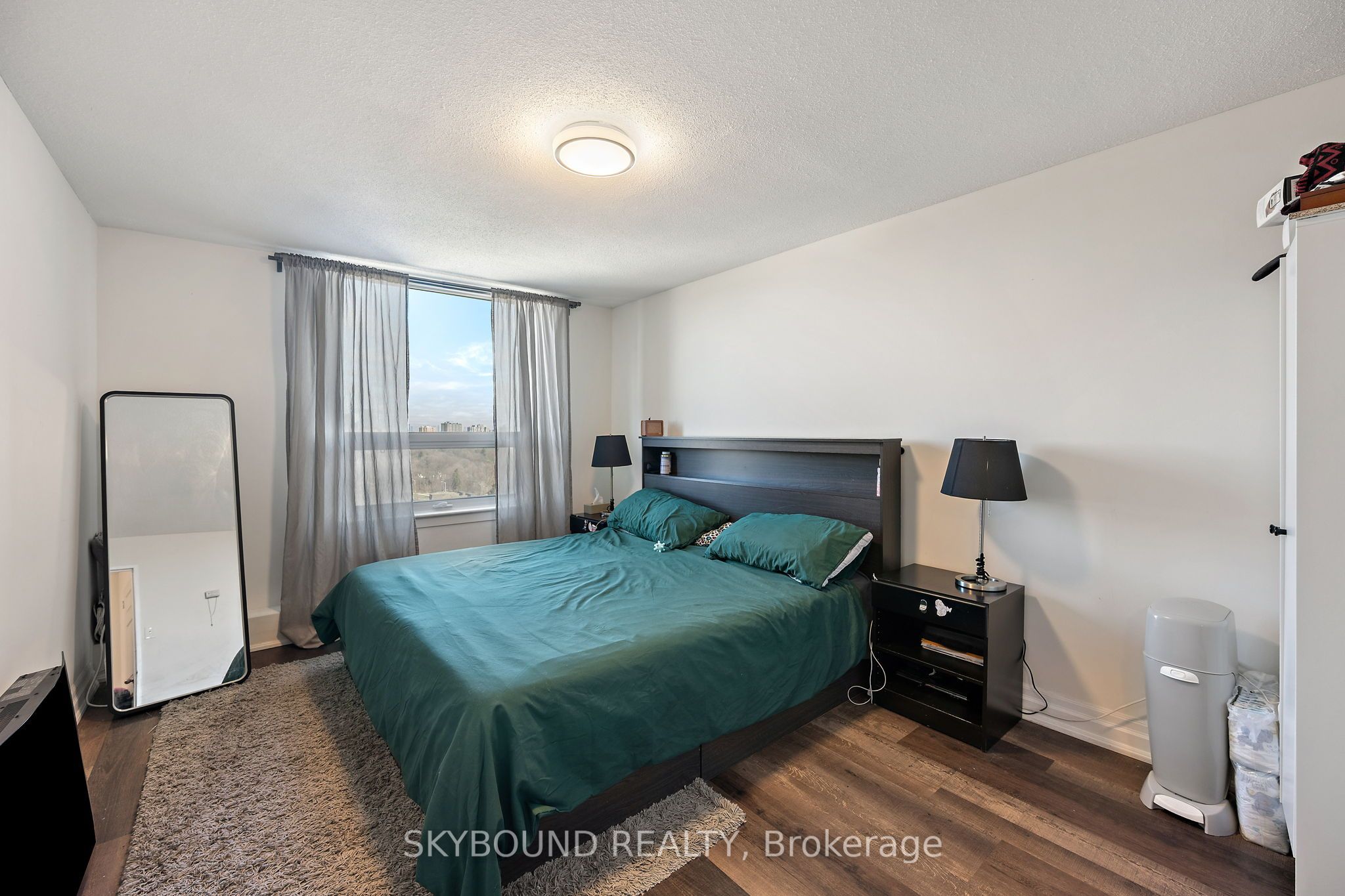 15 La Rose Avenue 1510, Toronto, ON M9P 1A7 photo 3