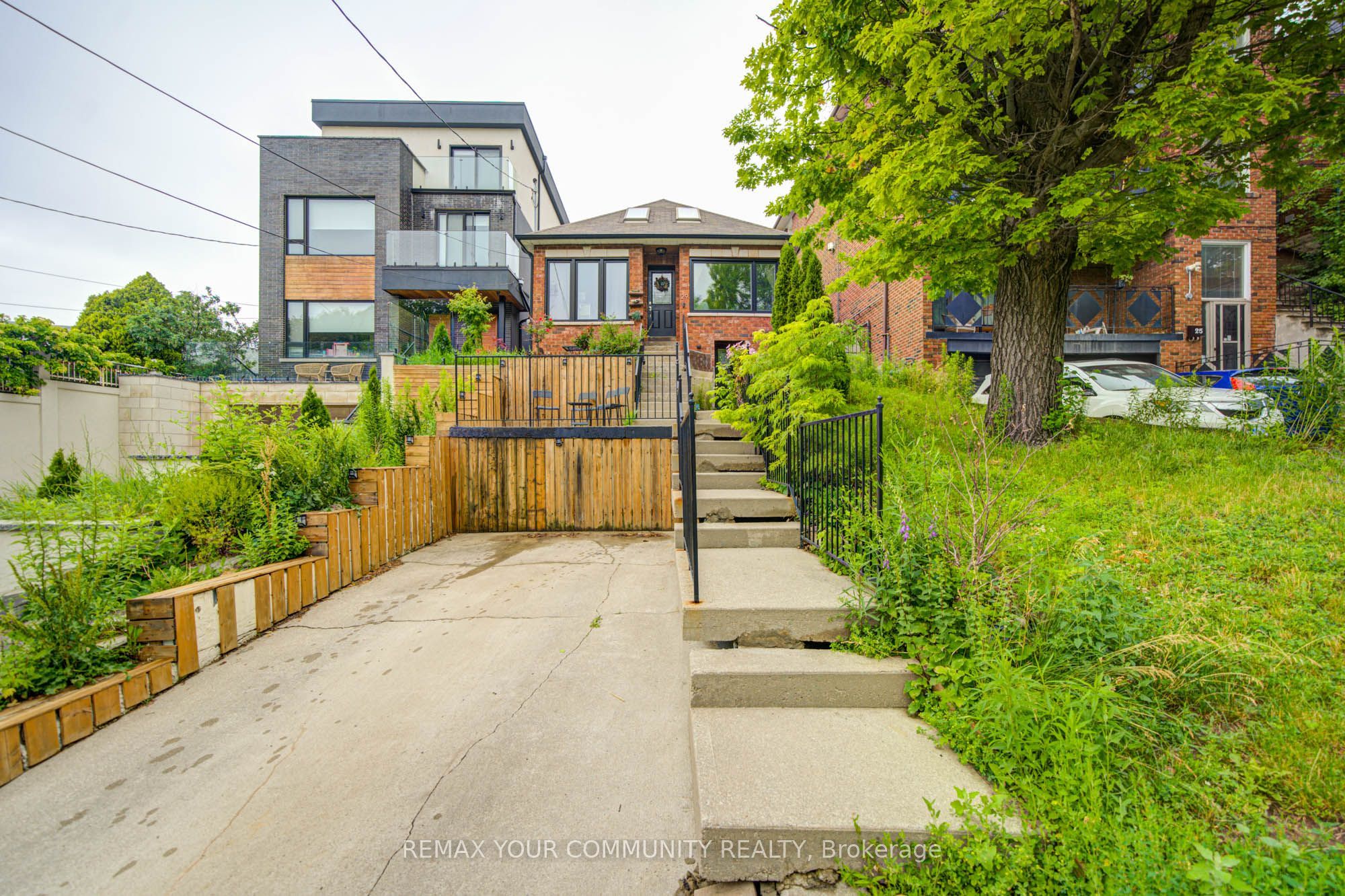 29 Ennerdale Road Main, Toronto, ON M6E 4C2