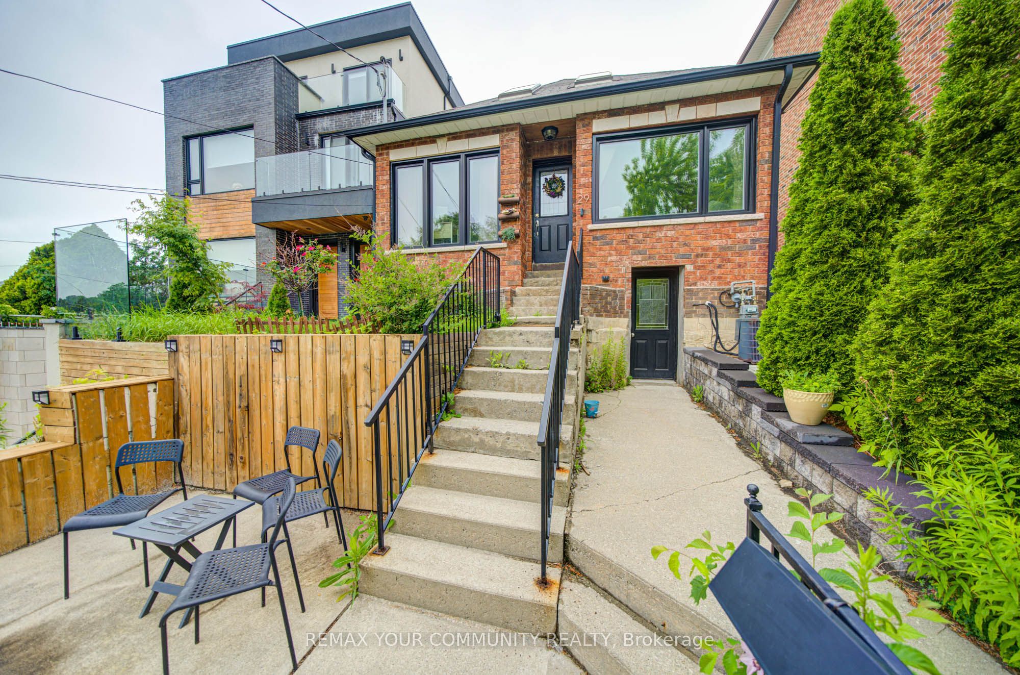 29 Ennerdale Road Main, Toronto, ON M6E 4C2 photo 3
