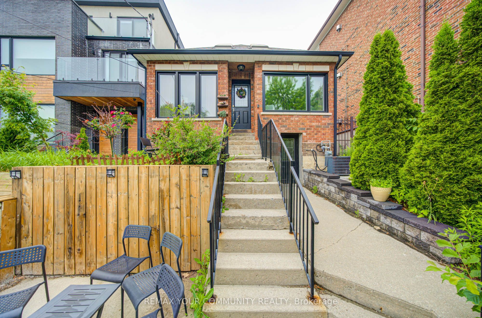 29 Ennerdale Road Main, Toronto, ON M6E 4C2 photo 4