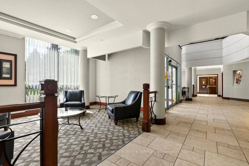 2565 Erin Centre Boulevard 402, Mississauga, ON L5M 6Z8 photo 4
