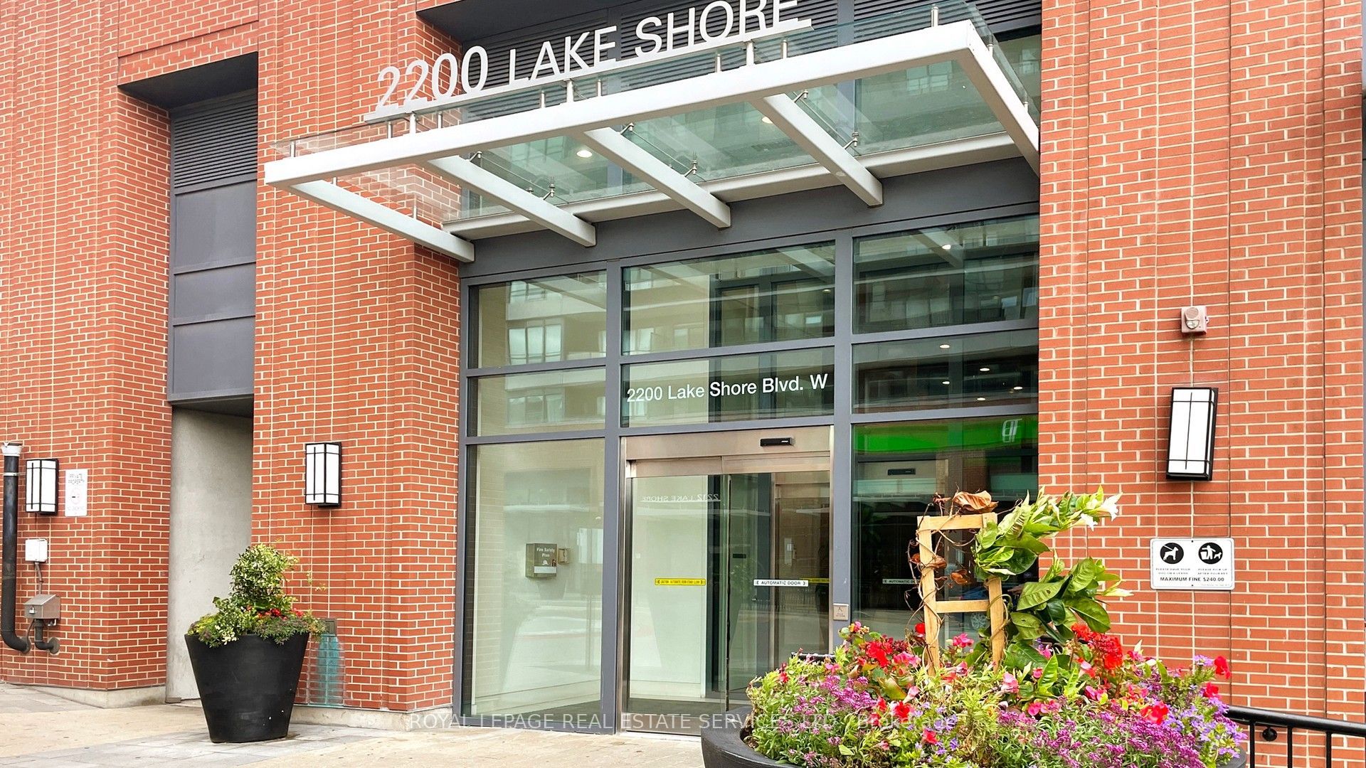 2200 Lakeshore Boulevard W 3310, Toronto, ON M8V 1A4 photo 3