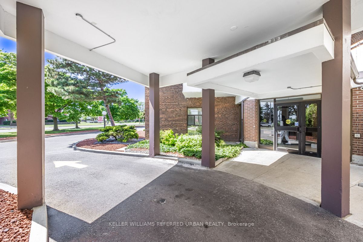 3025 Queen Frederica Drive 1007, Mississauga, ON L4Y 3A1 photo 2