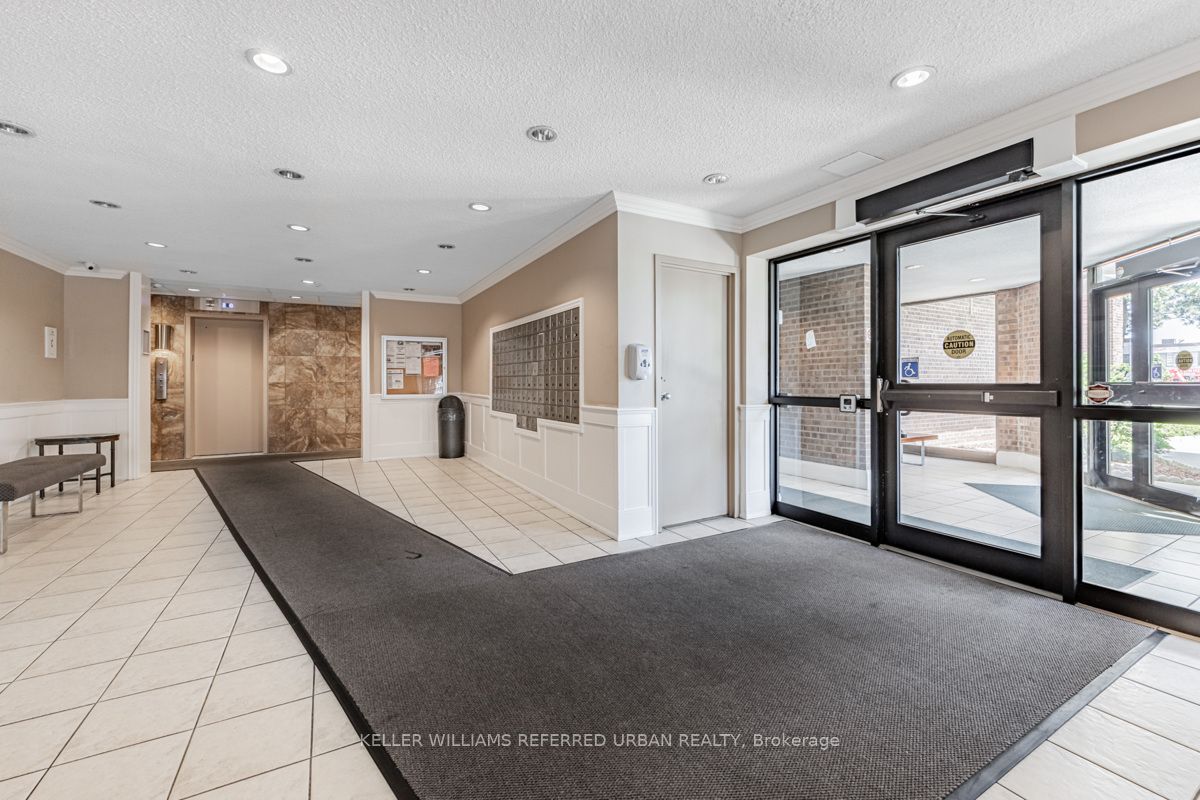 3025 Queen Frederica Drive 1007, Mississauga, ON L4Y 3A1 photo 3