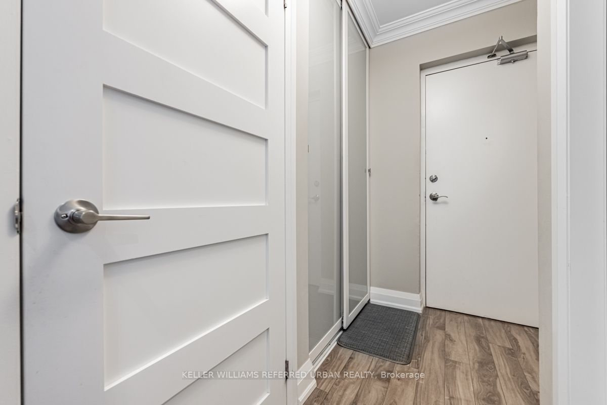 3025 Queen Frederica Drive 1007, Mississauga, ON L4Y 3A1 photo 5