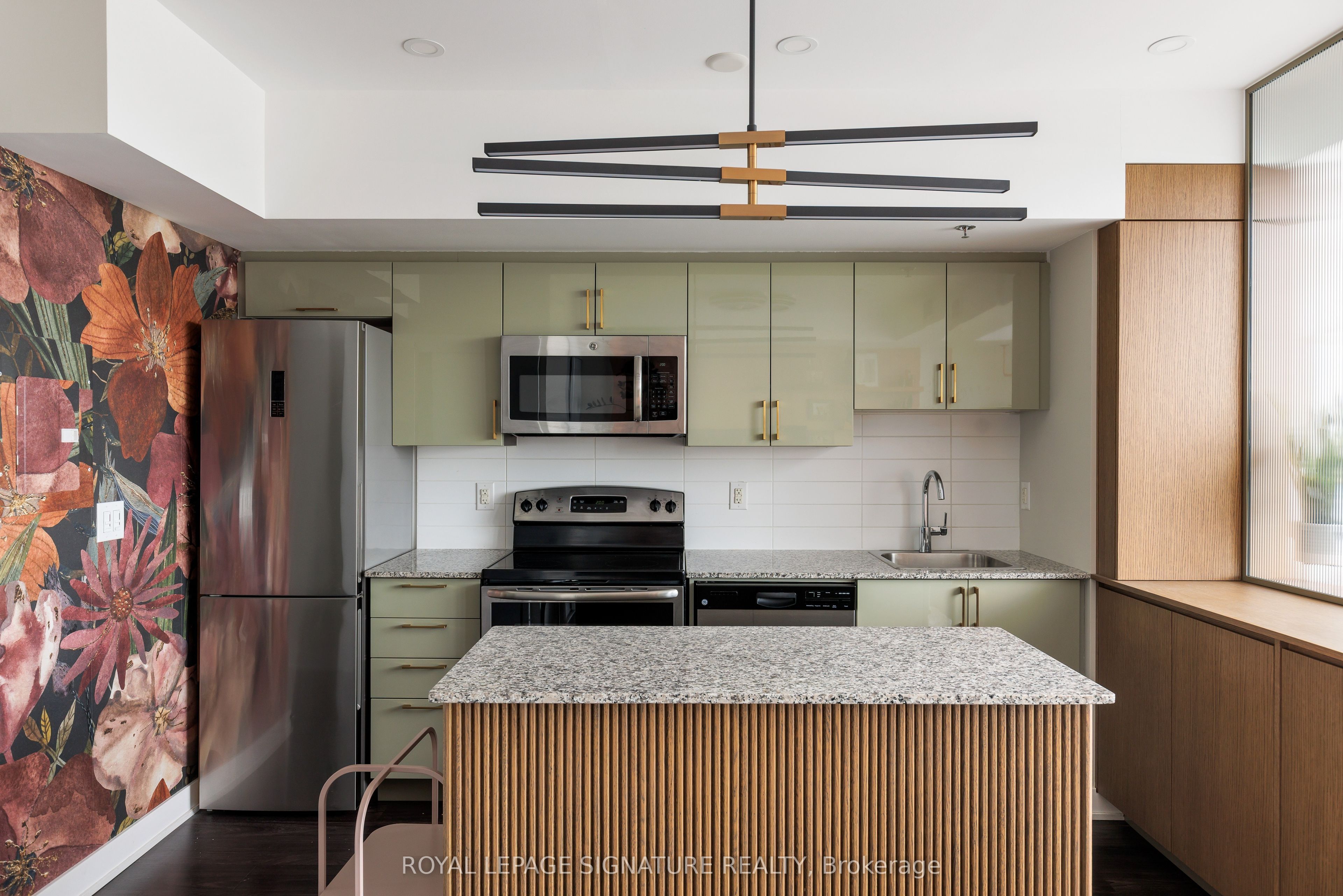 11 Superior Avenue 908, Toronto, ON M8V 0A7