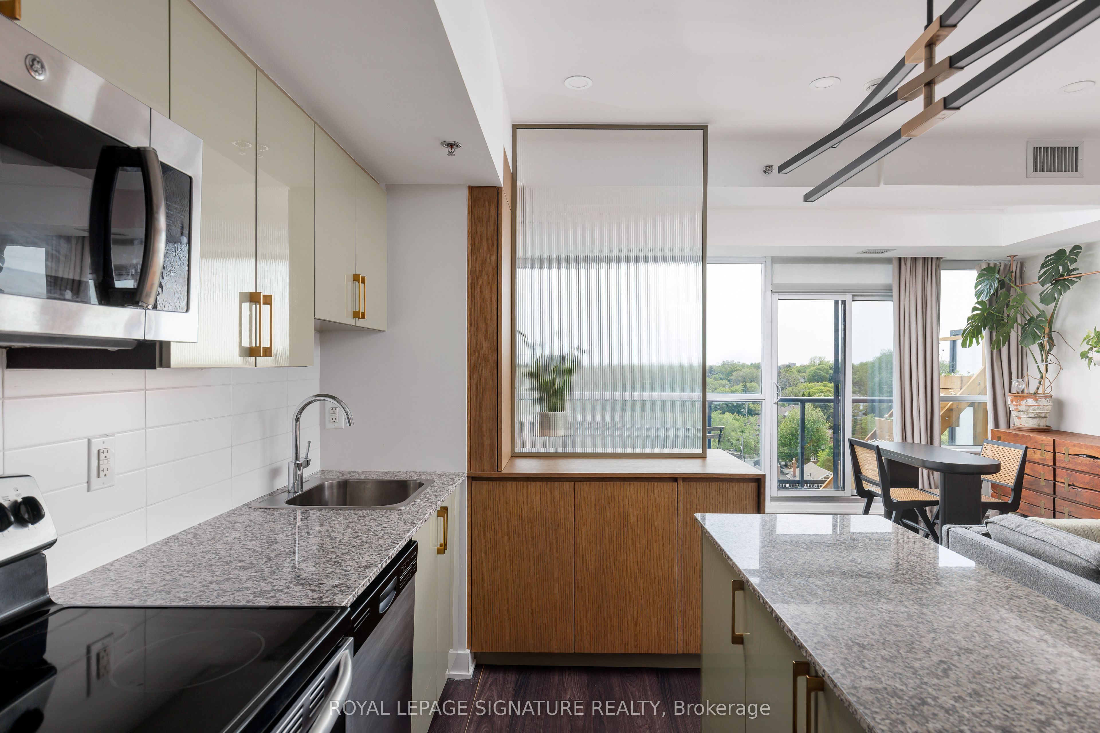 11 Superior Avenue 908, Toronto, ON M8V 0A7 photo 2