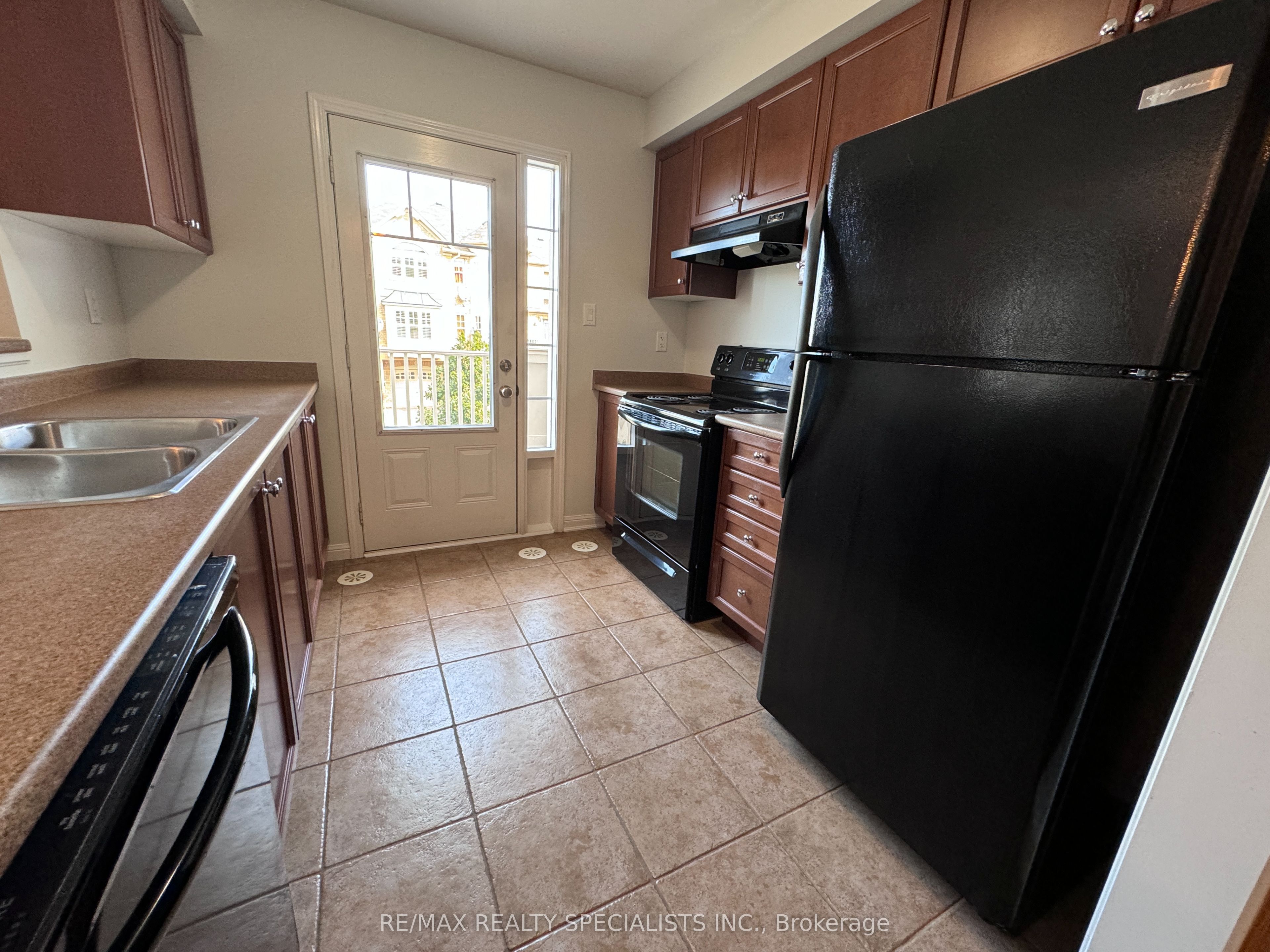 829 Fowles Court, Milton, ON L9T 0Z6 photo 4