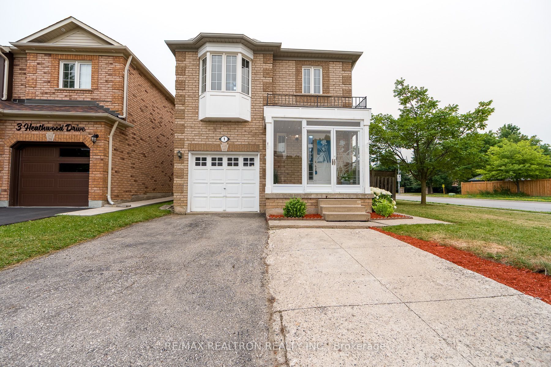 1 Heathwood Drive, Brampton, ON L7A 1Z6 photo 2
