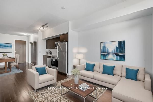105 The Queensway Avenue 504, Toronto, ON M6S 5B5 photo 4
