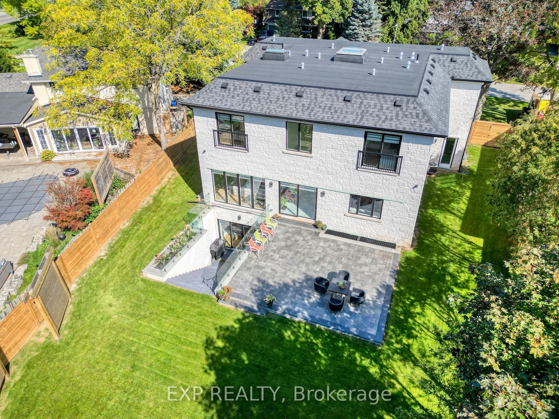 150 WOLFDALE Avenue, Oakville, ON L6L 4S1 photo 3