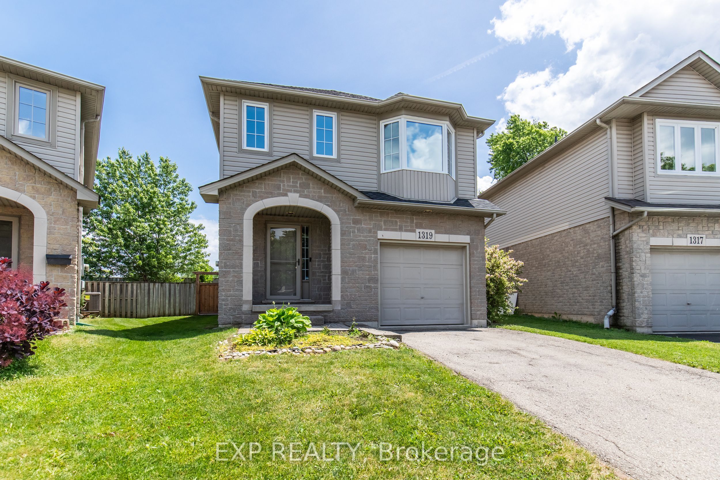1319 Bonnie Court, Burlington, ON L7R 5A2 photo 2