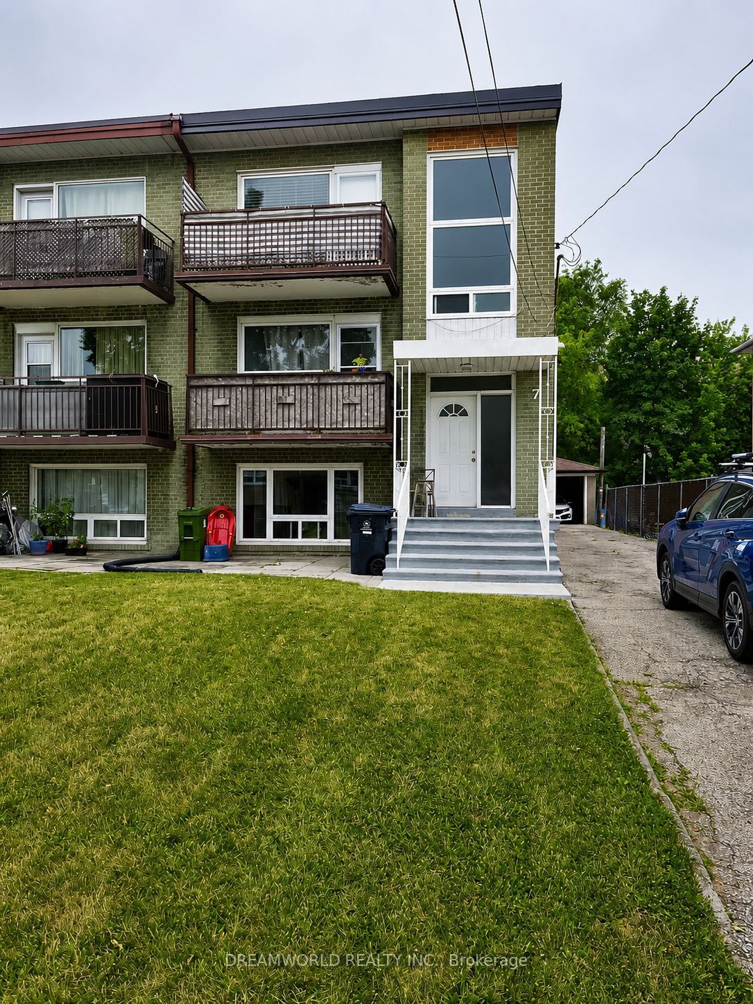 7 Diana Drive, Toronto, ON M3M 2W2