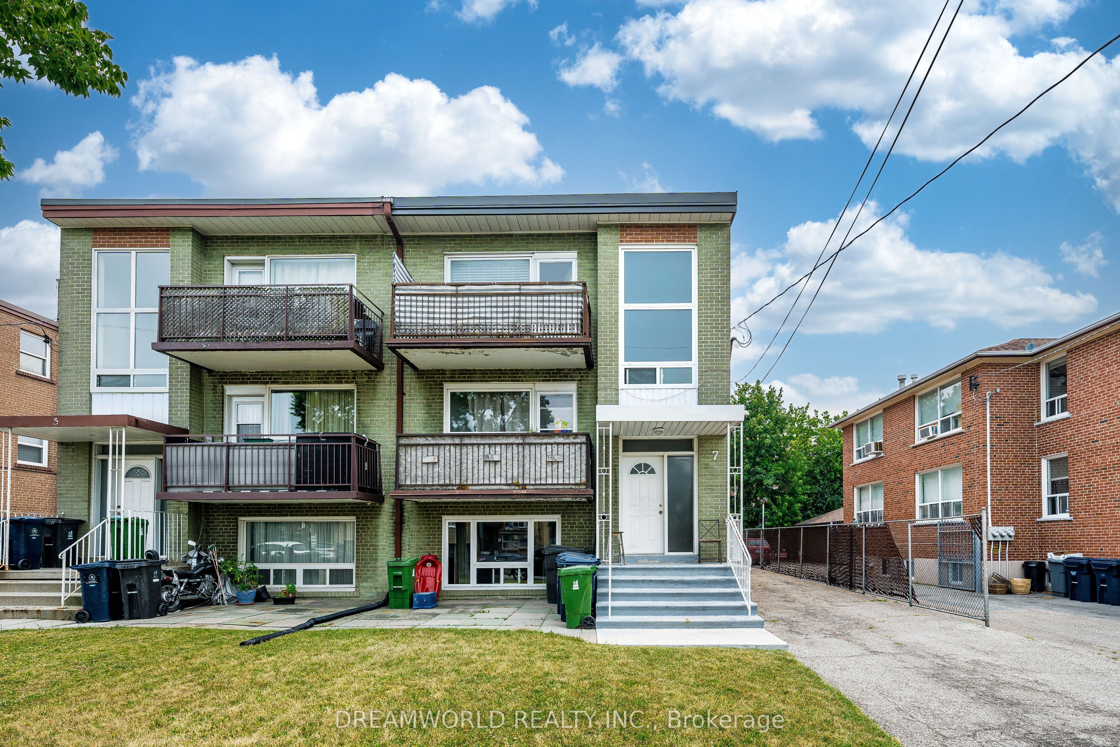7 Diana Drive, Toronto, ON M3M 2W2 photo 2