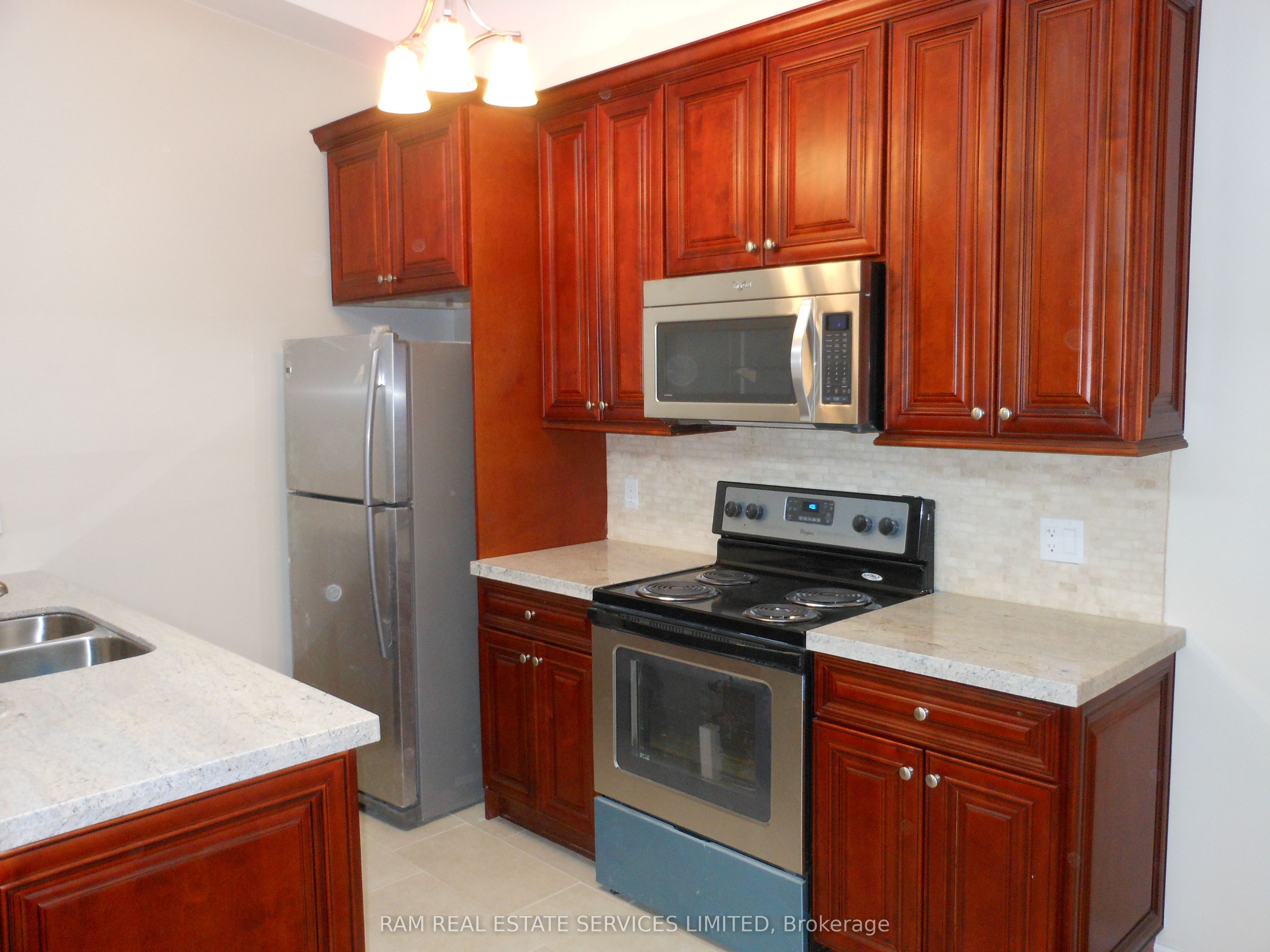 2266 Bloor Street W #1, Toronto, ON M6S 1N9 photo 2