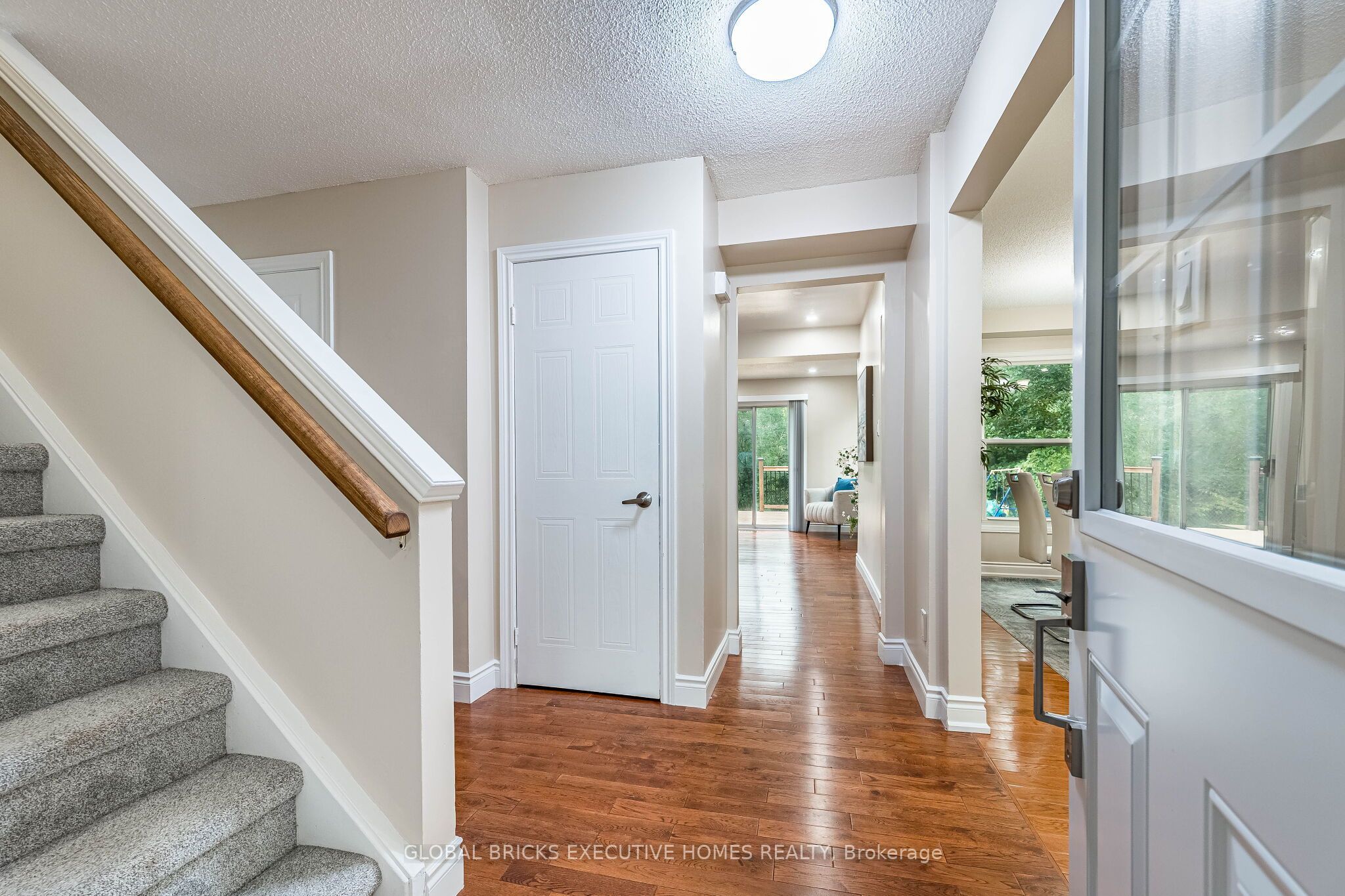 2150 Hunt Crescent, Burlington, ON L7M 2P3 photo 3