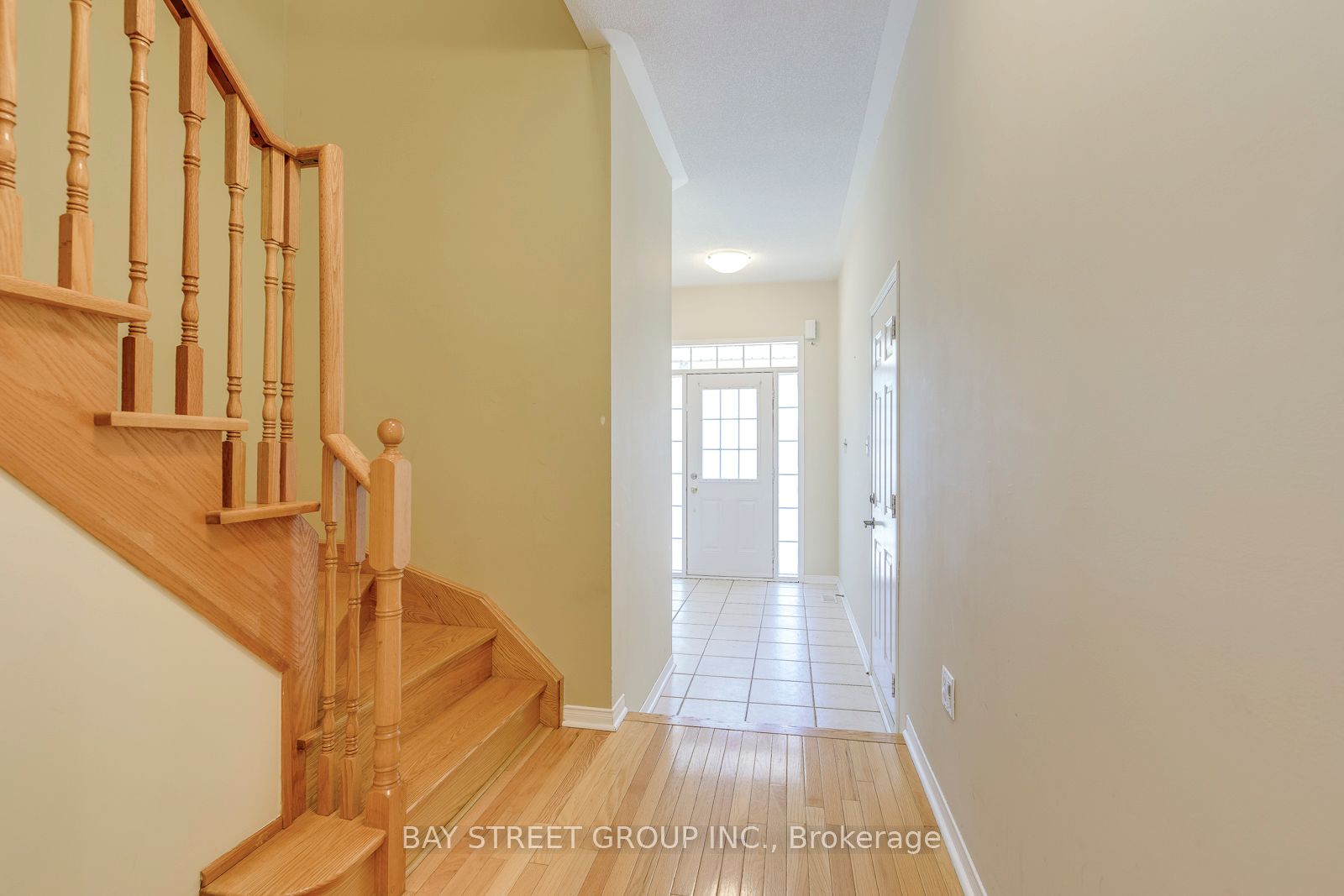 2413 Whistling Springs Crescent, Oakville, ON L6M 0C3 photo 3