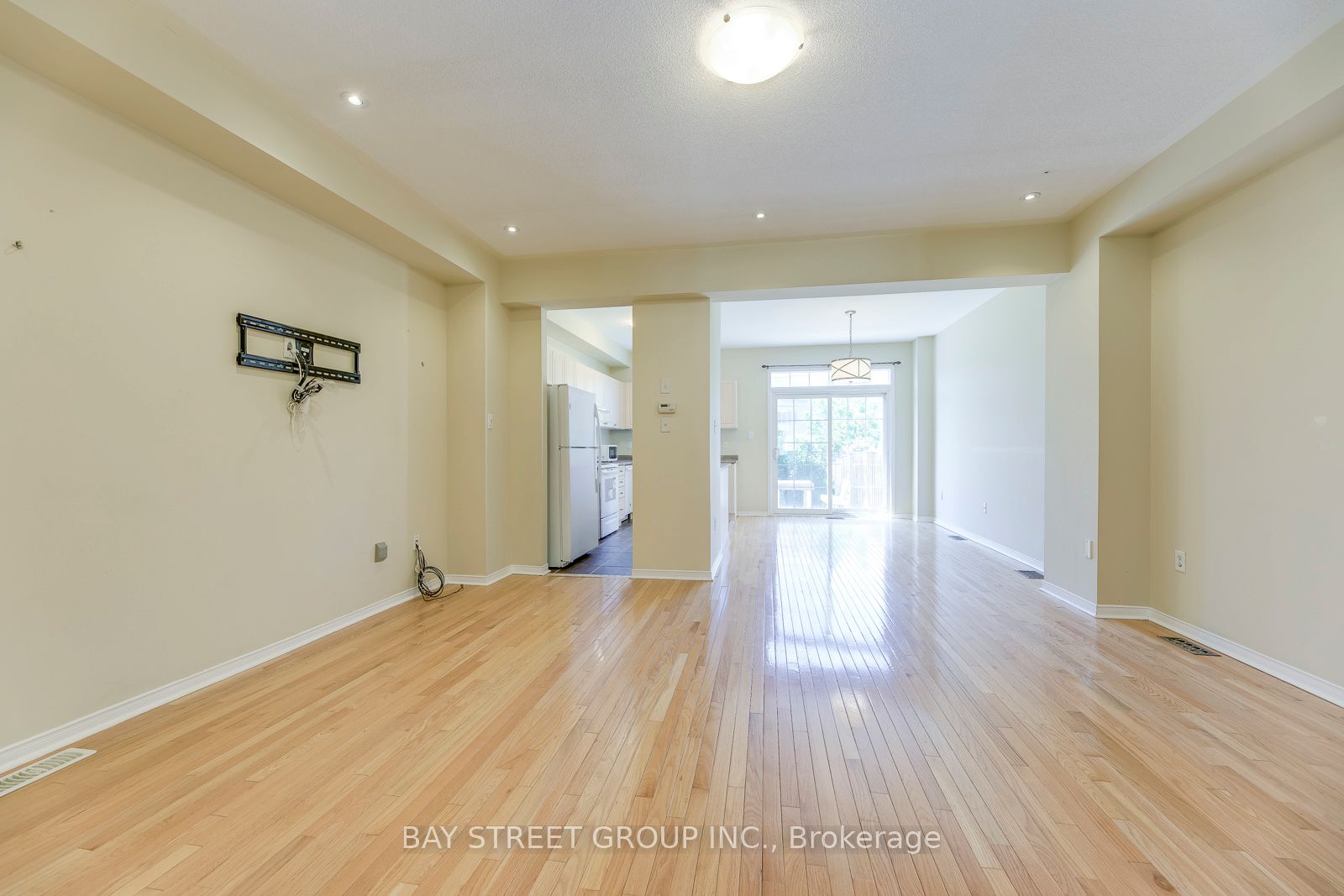 2413 Whistling Springs Crescent, Oakville, ON L6M 0C3 photo 4
