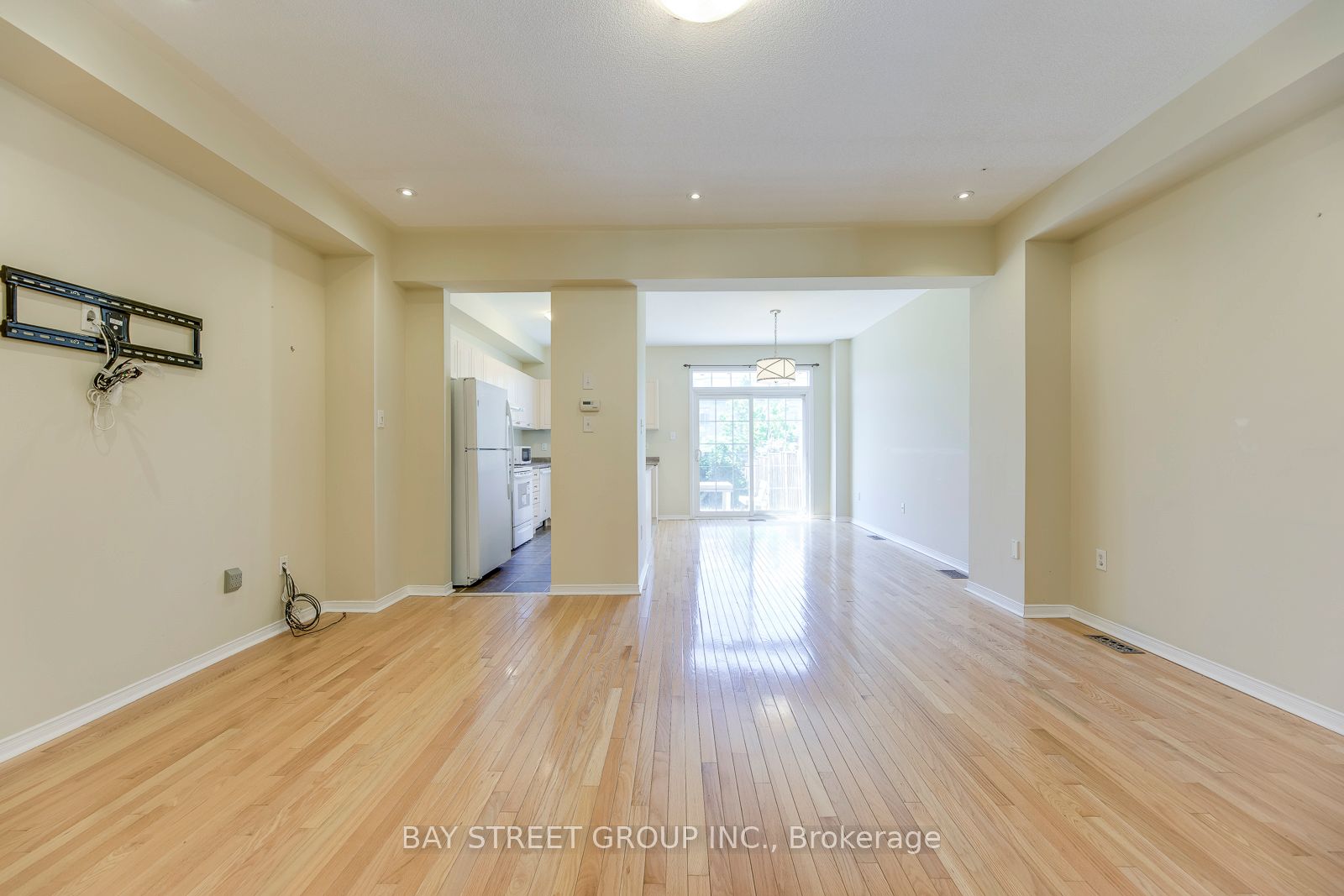 2413 Whistling Springs Crescent, Oakville, ON L6M 0C3 photo 5