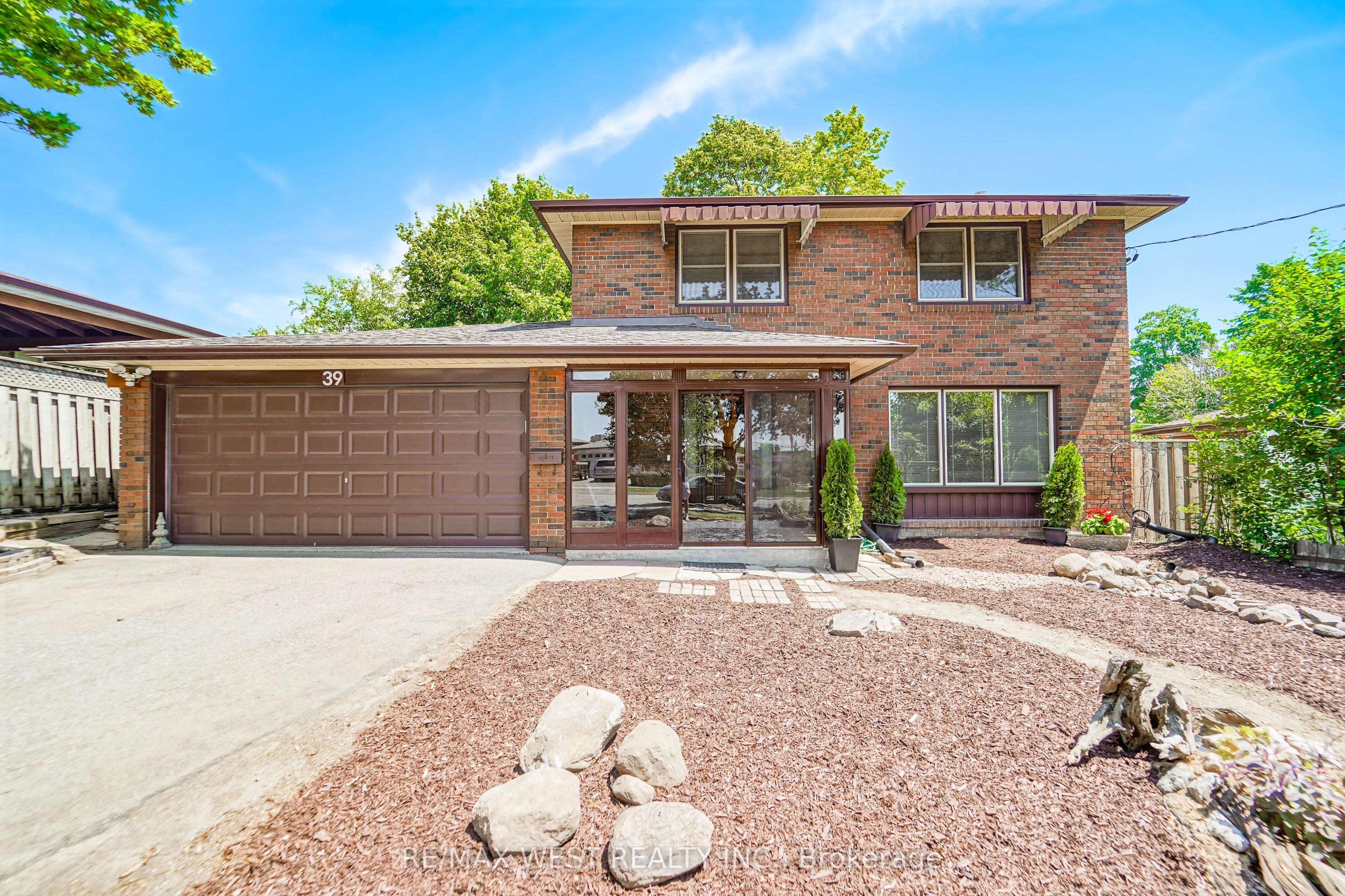 39 Madron Crescent, Toronto, ON M3J 1H8