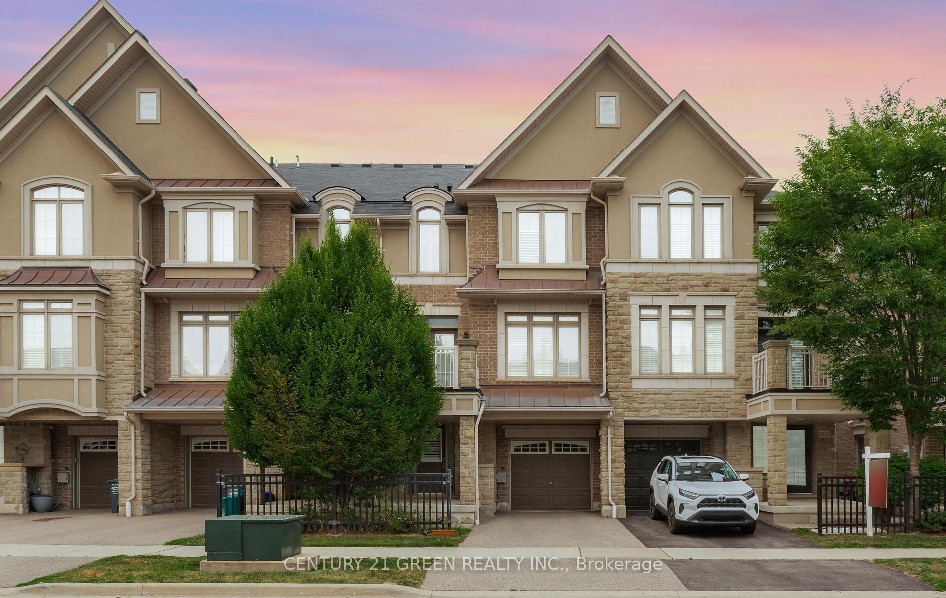 2427 Greenwich Drive, Oakville, ON L6M 0S4 photo 2