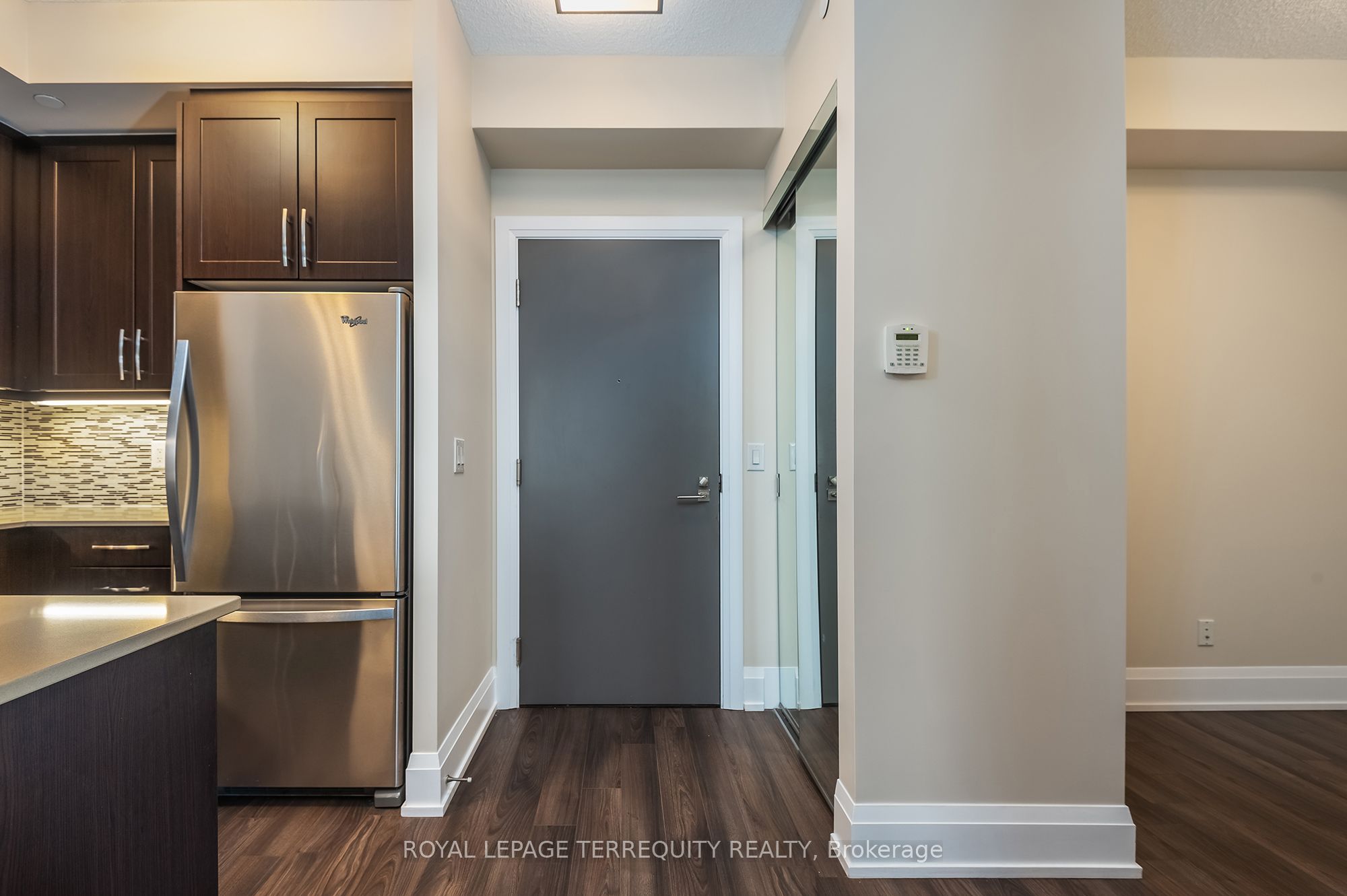 1 Old Mill Drive 911, Toronto, ON M6S 0A1 photo 2