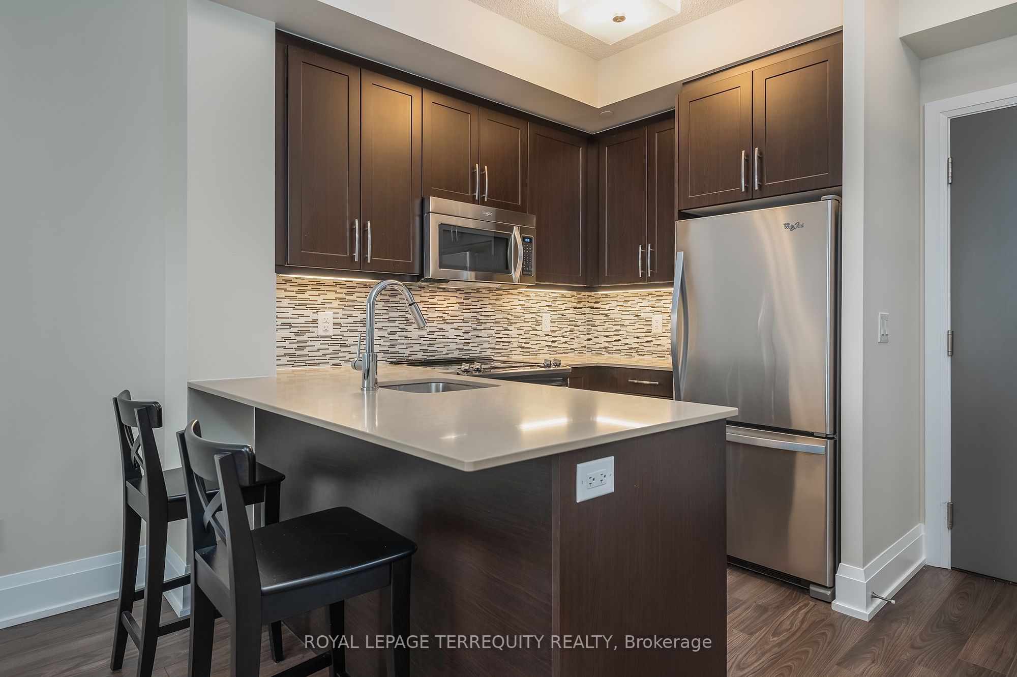 1 Old Mill Drive 911, Toronto, ON M6S 0A1 photo 3