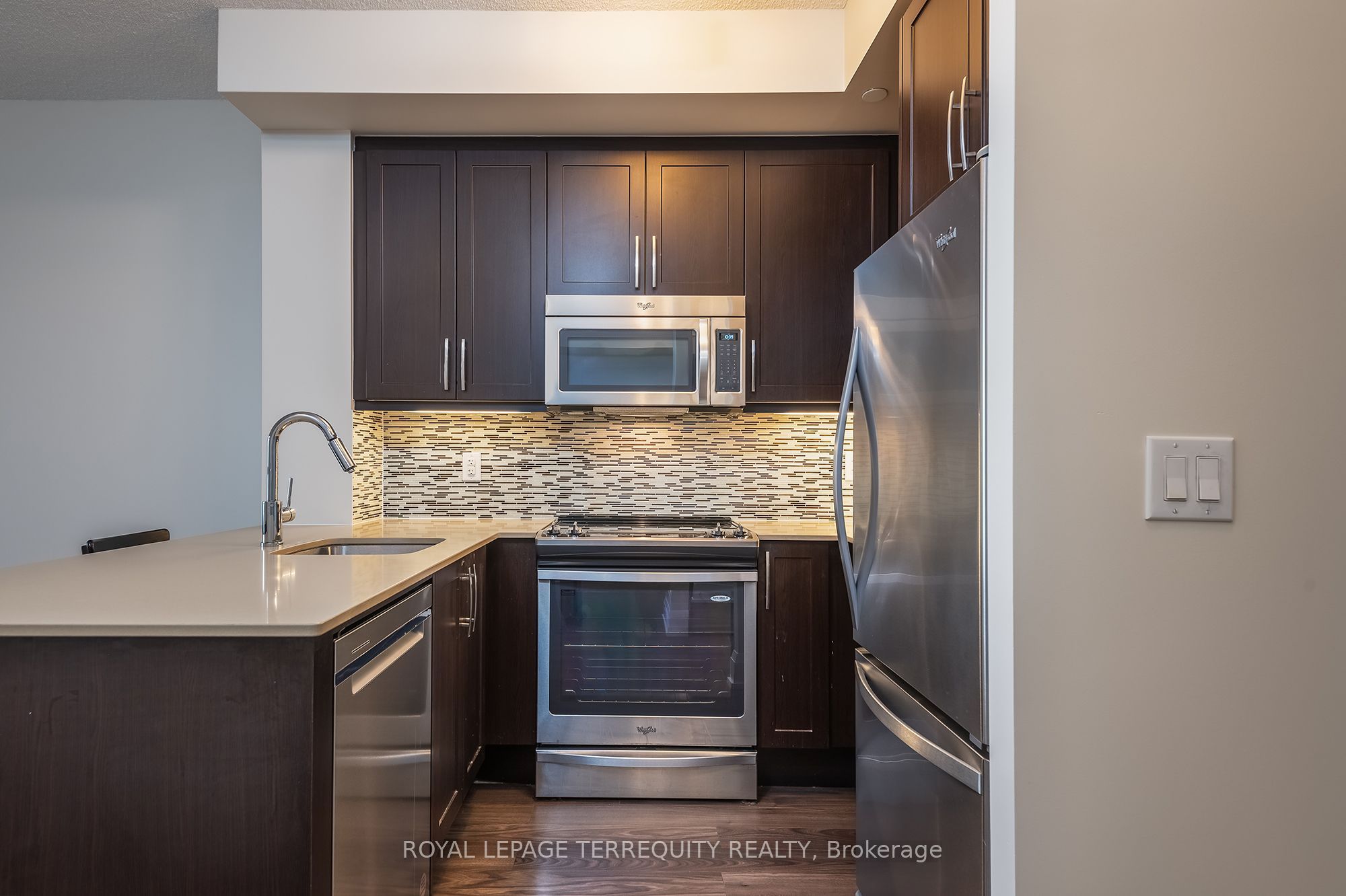 1 Old Mill Drive 911, Toronto, ON M6S 0A1 photo 5
