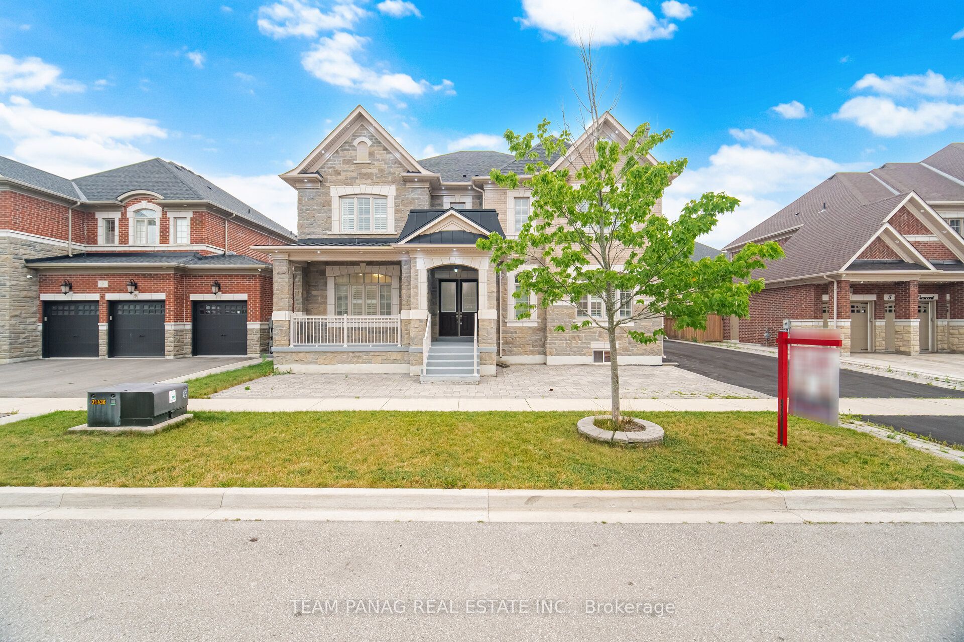 7 Balloon Crescent, Brampton, ON L6P 4B7 photo 4
