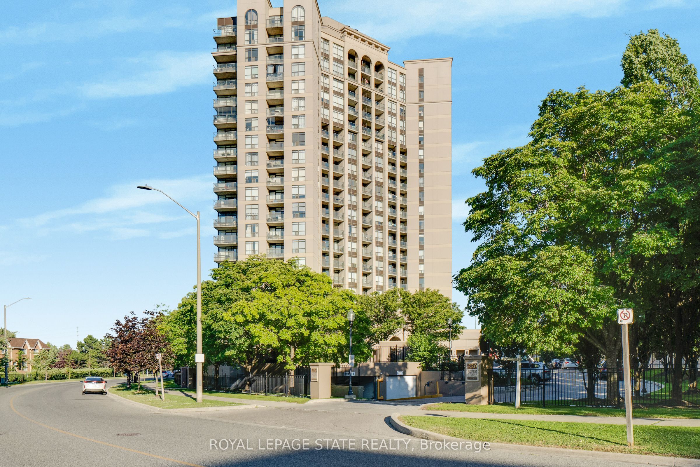 220 Forum Drive 301, Mississauga, ON L4Z 4K1 photo 2