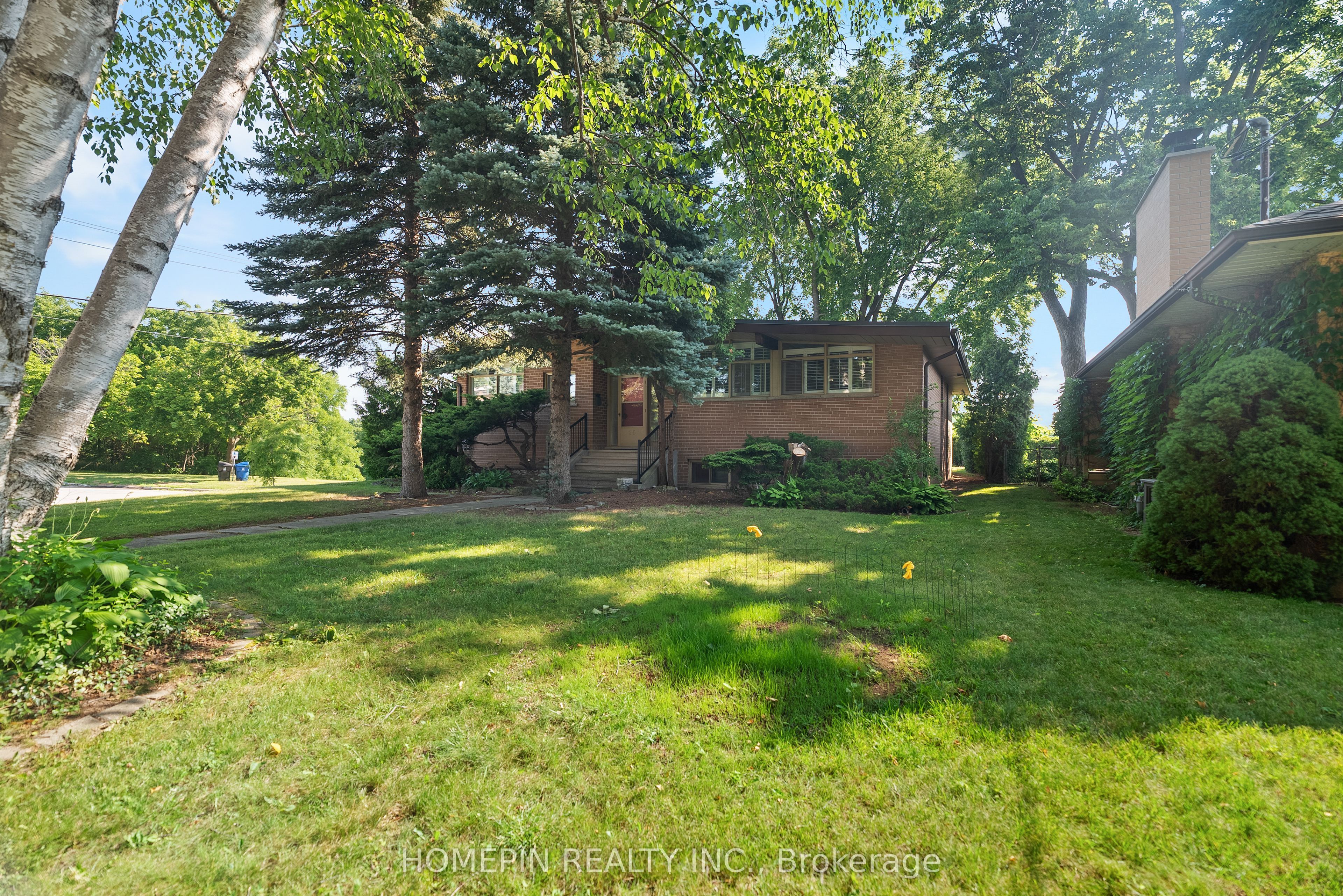 25 Grovetree Road, Toronto, ON M9V 2Y3