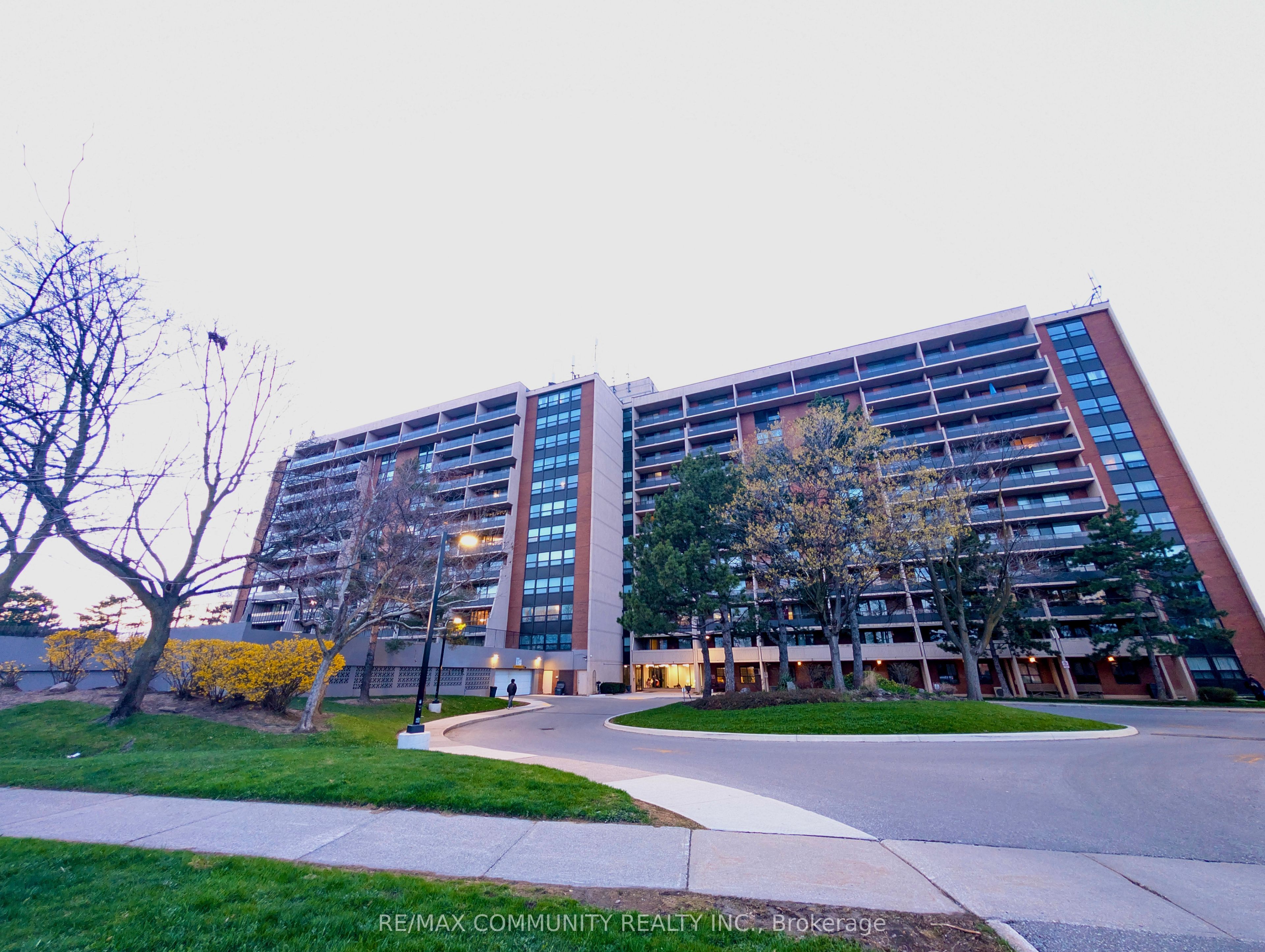 2929 Aquitaine Avenue 705, Mississauga, ON L5N 2C7