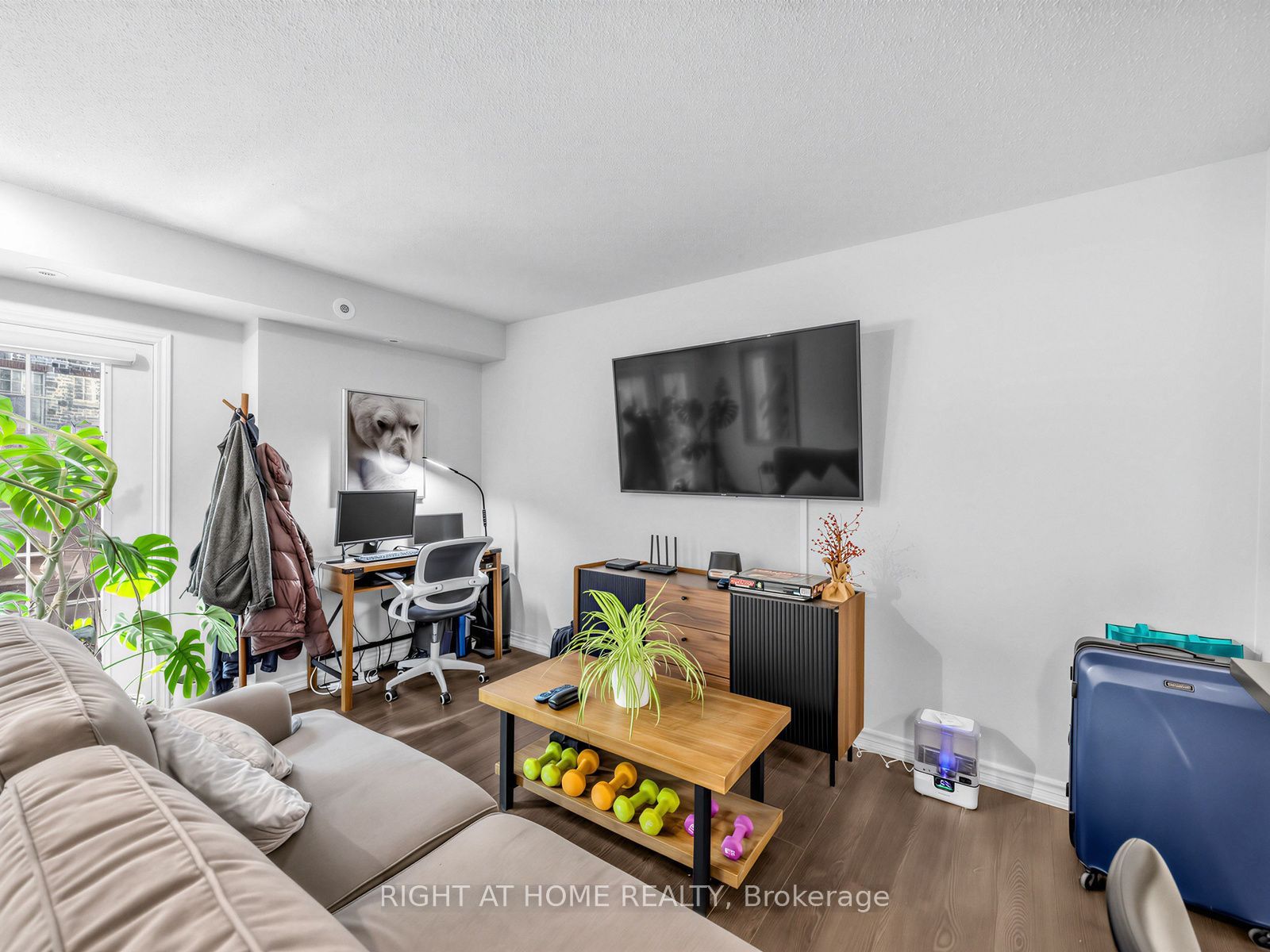 95 The Queensway N/A 61, Toronto, ON M6S 5A7 photo 3