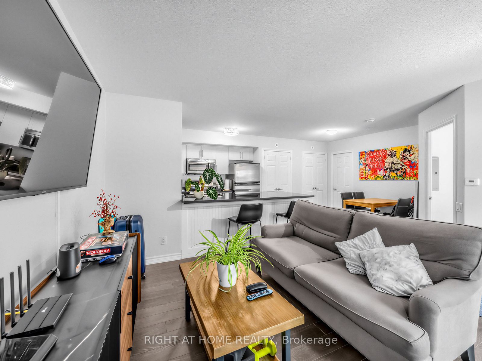 95 The Queensway N/A 61, Toronto, ON M6S 5A7 photo 4