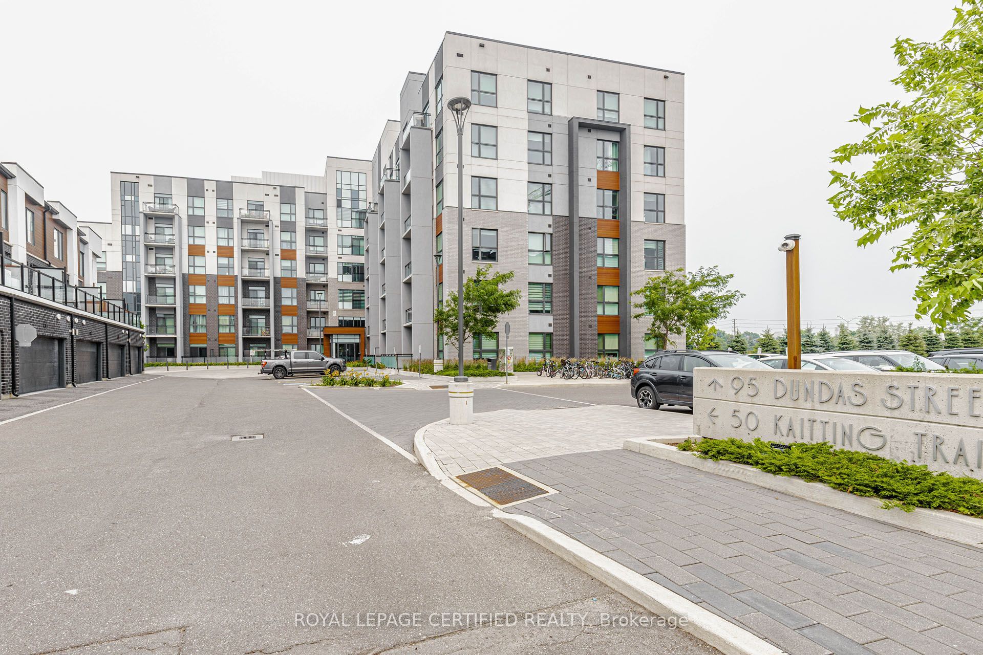 50 Kaitting Trail 111, Oakville, ON L6M 5N3 photo 4